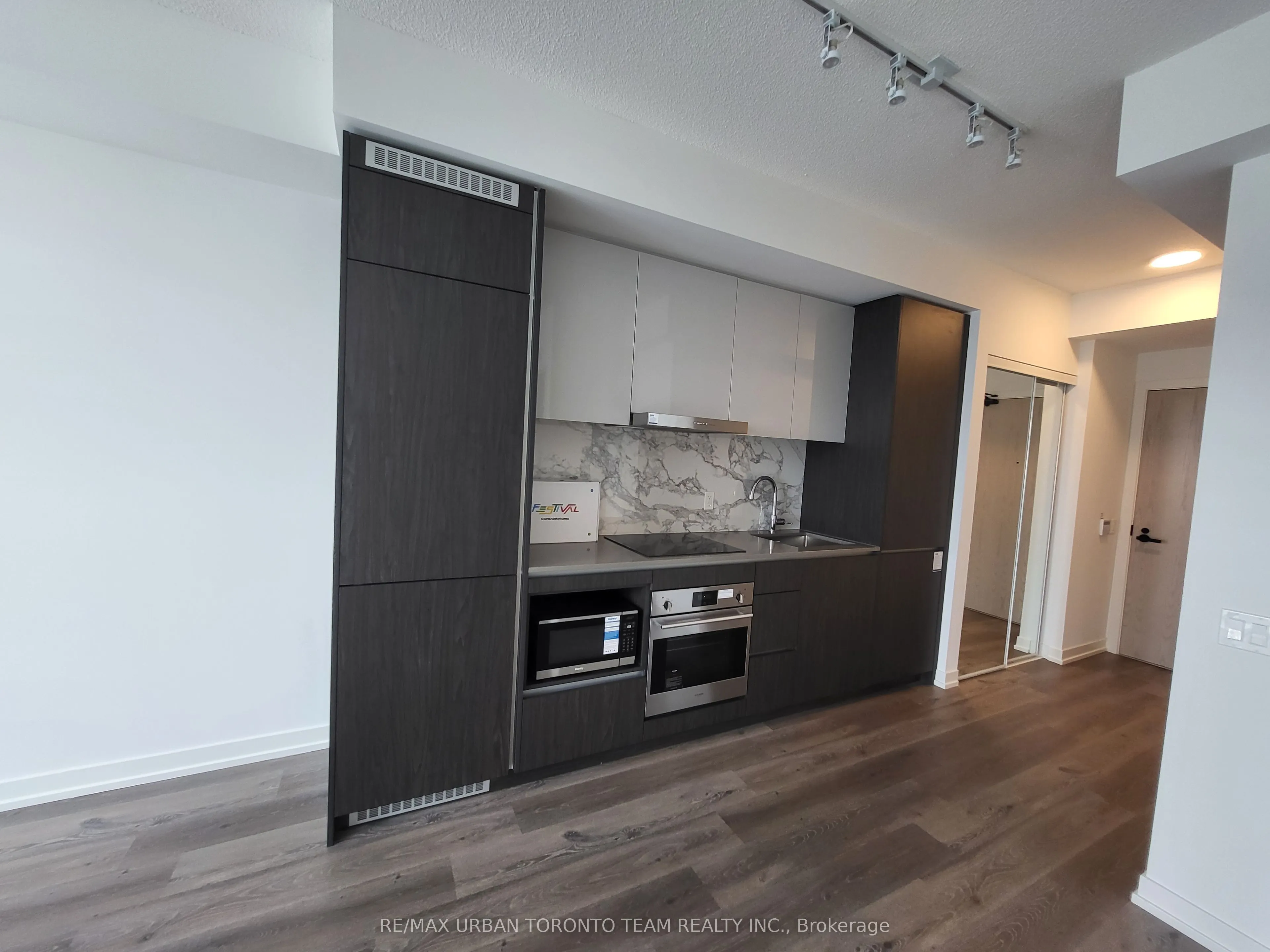 28 Interchange Way, #1201