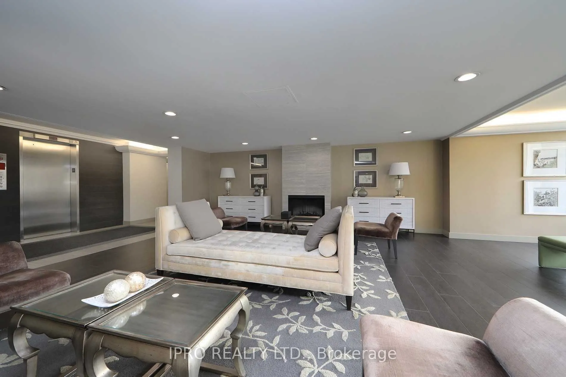 7811 Yonge Street, #307