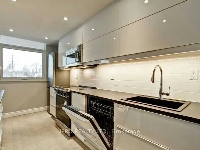 7811 Yonge Street, #307