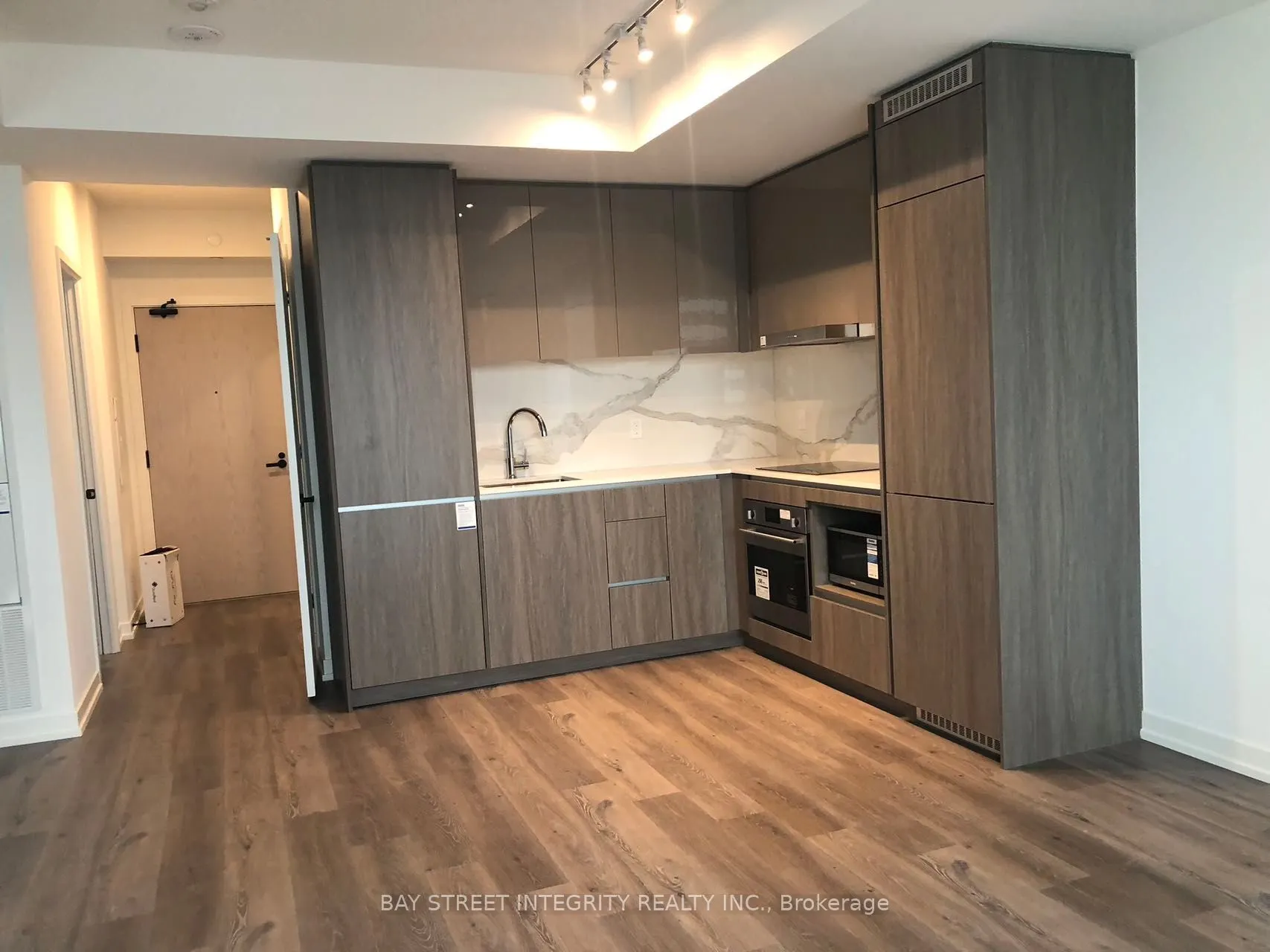28 Interchange Way, #903