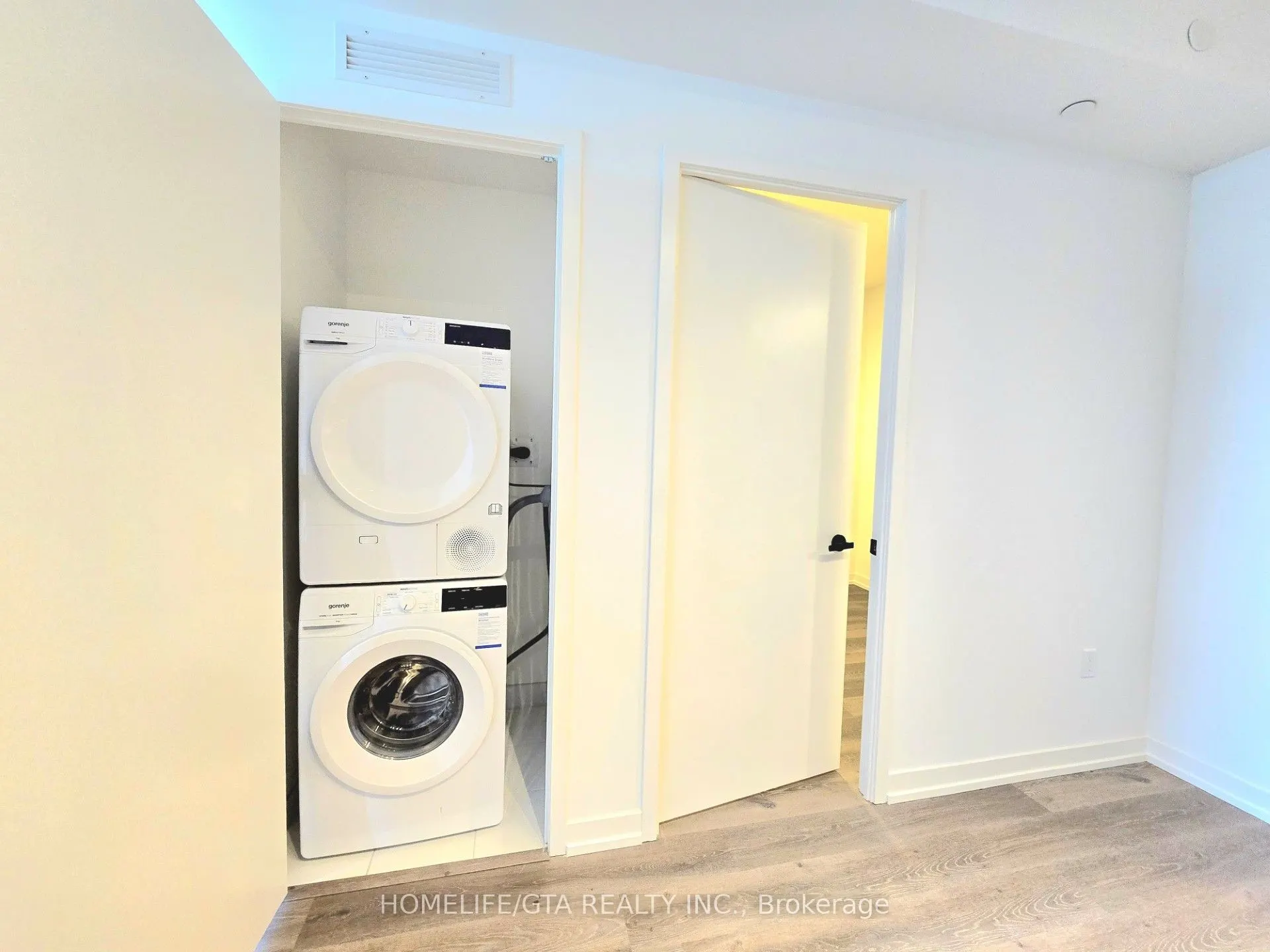 28 Interchange Way, #909