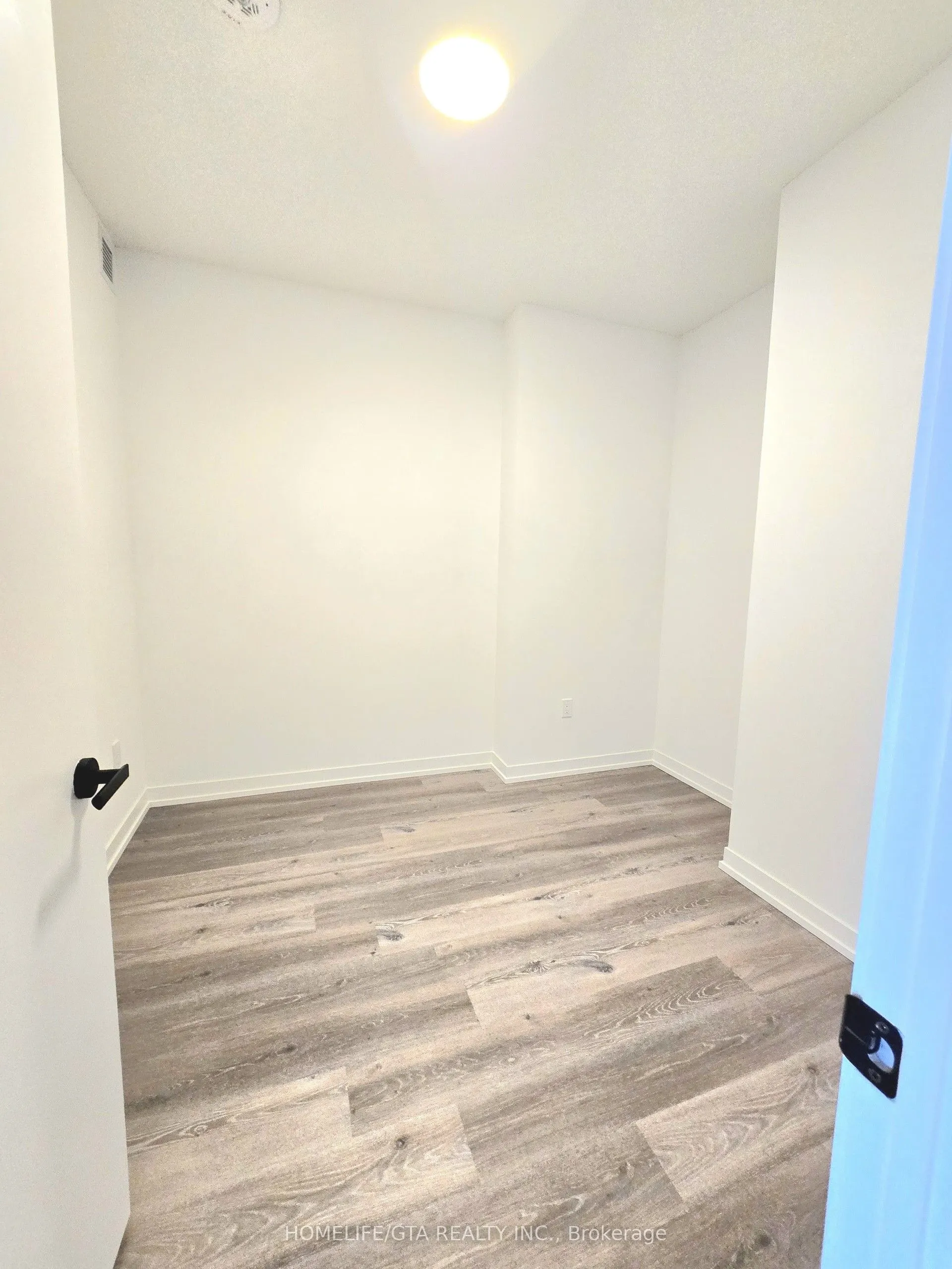 28 Interchange Way, #909