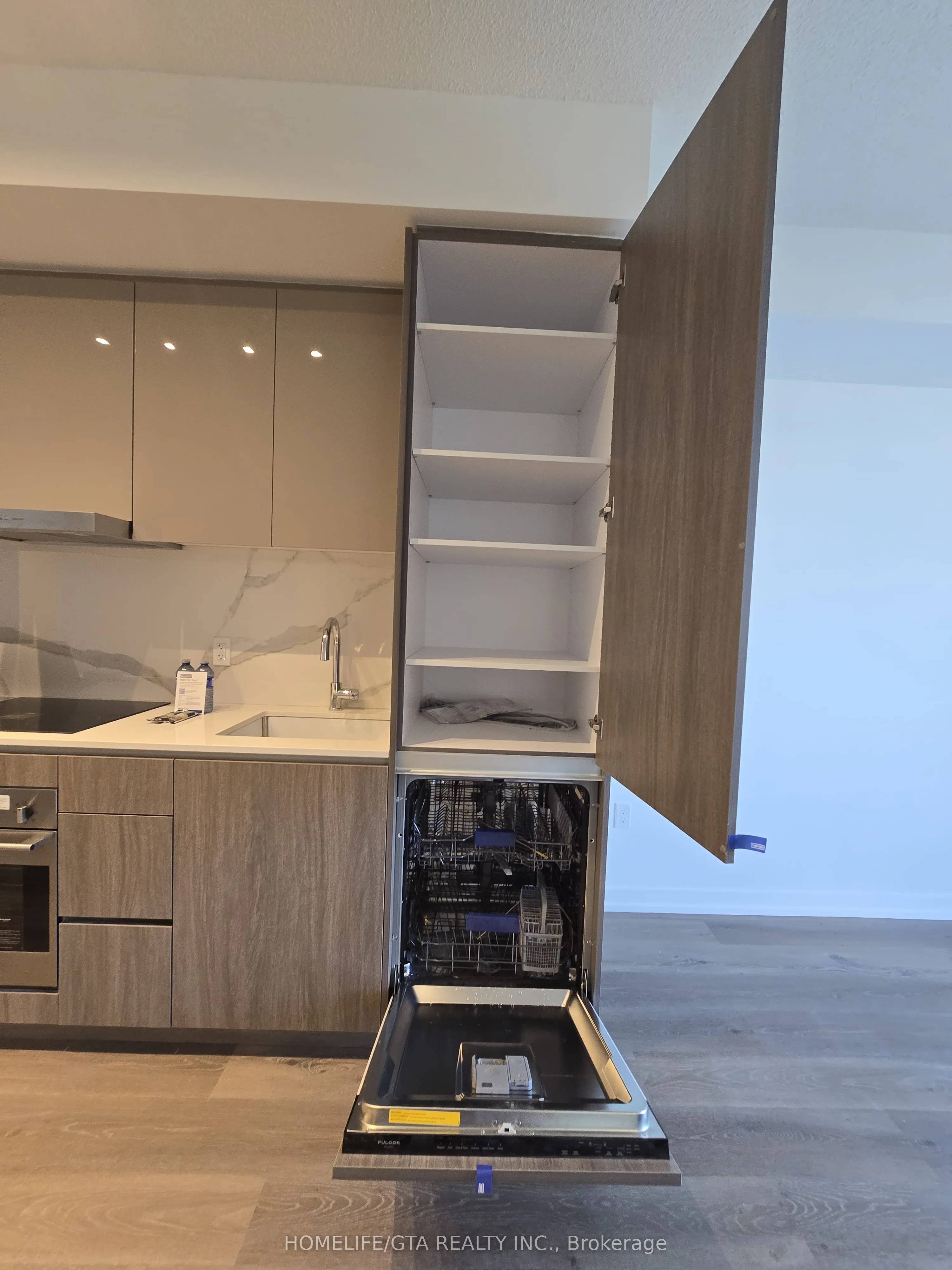 28 Interchange Way, #909