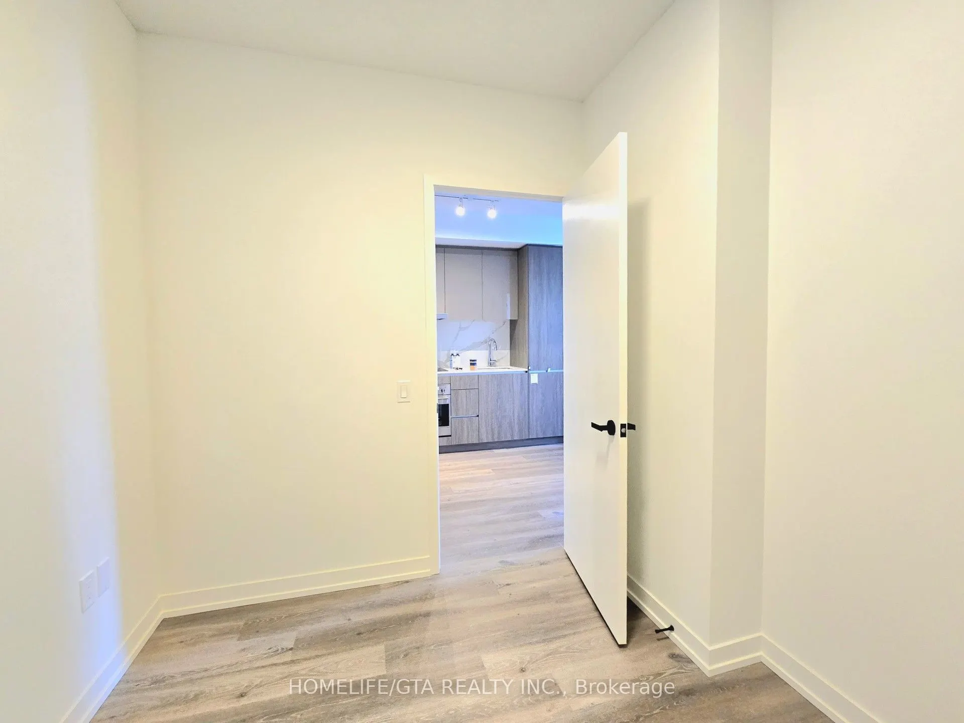 28 Interchange Way, #909