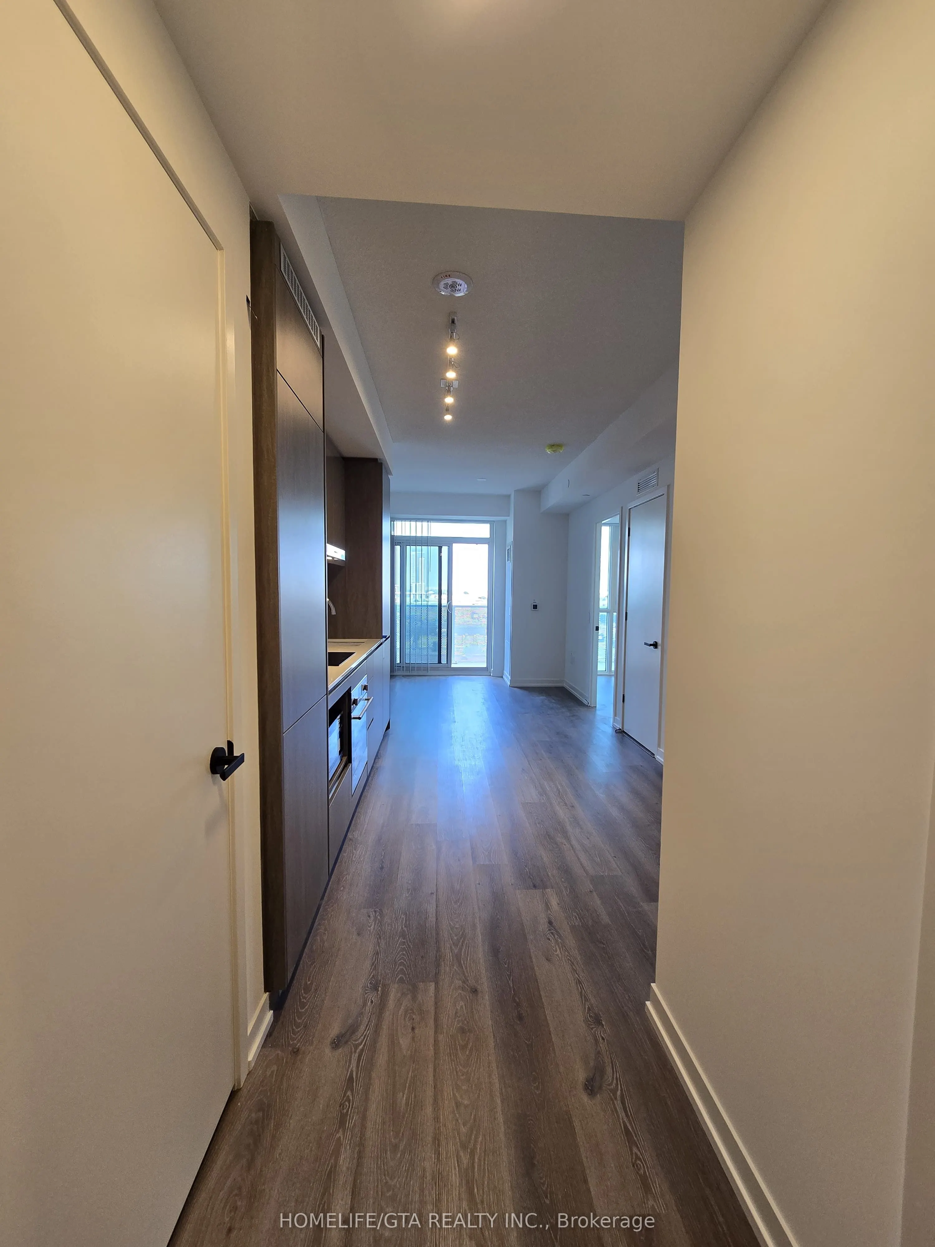 28 Interchange Way, #909