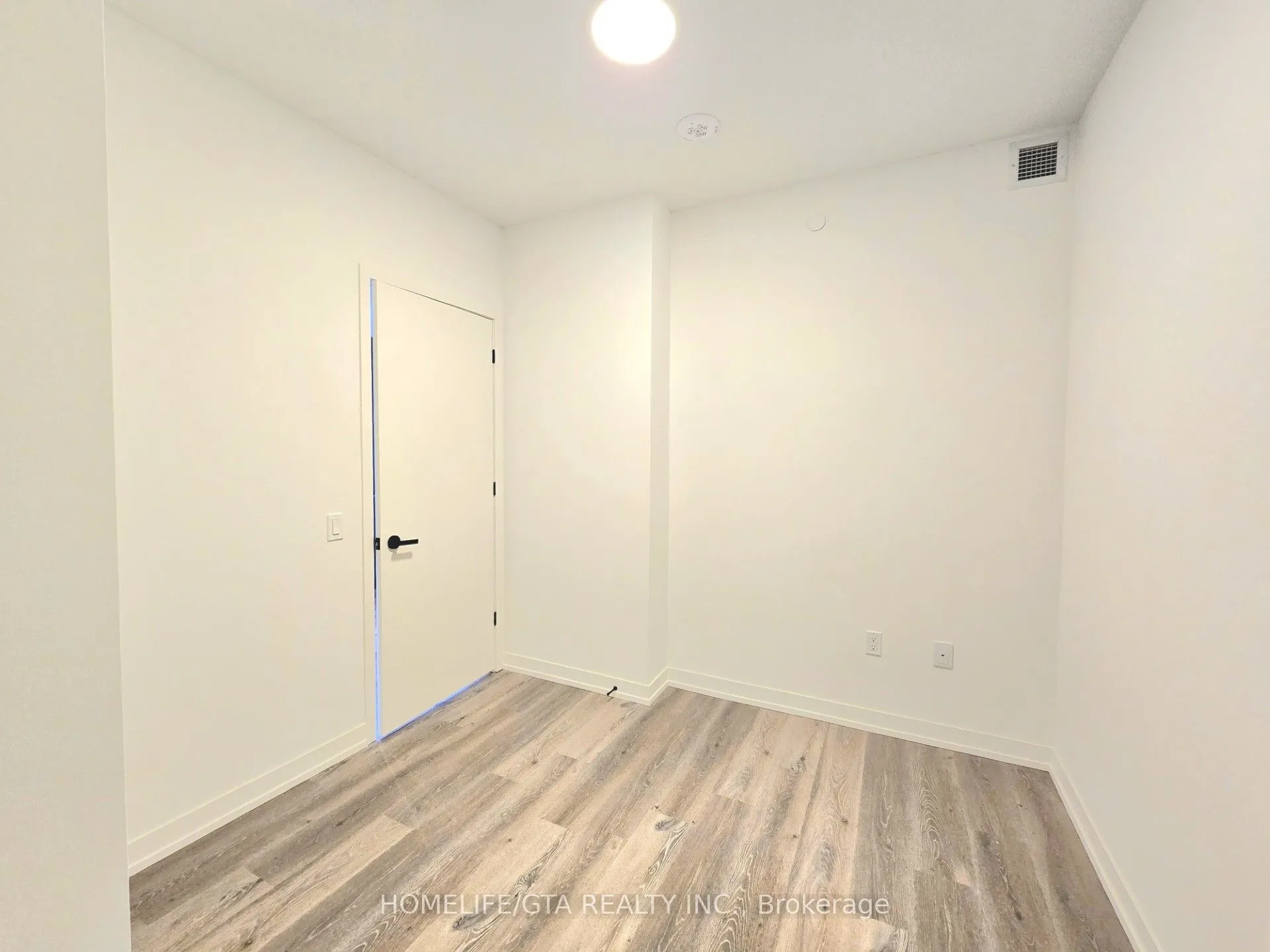 28 Interchange Way, #909