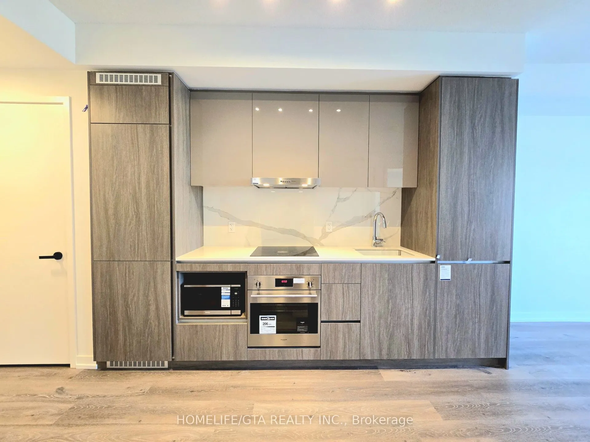 28 Interchange Way, #909
