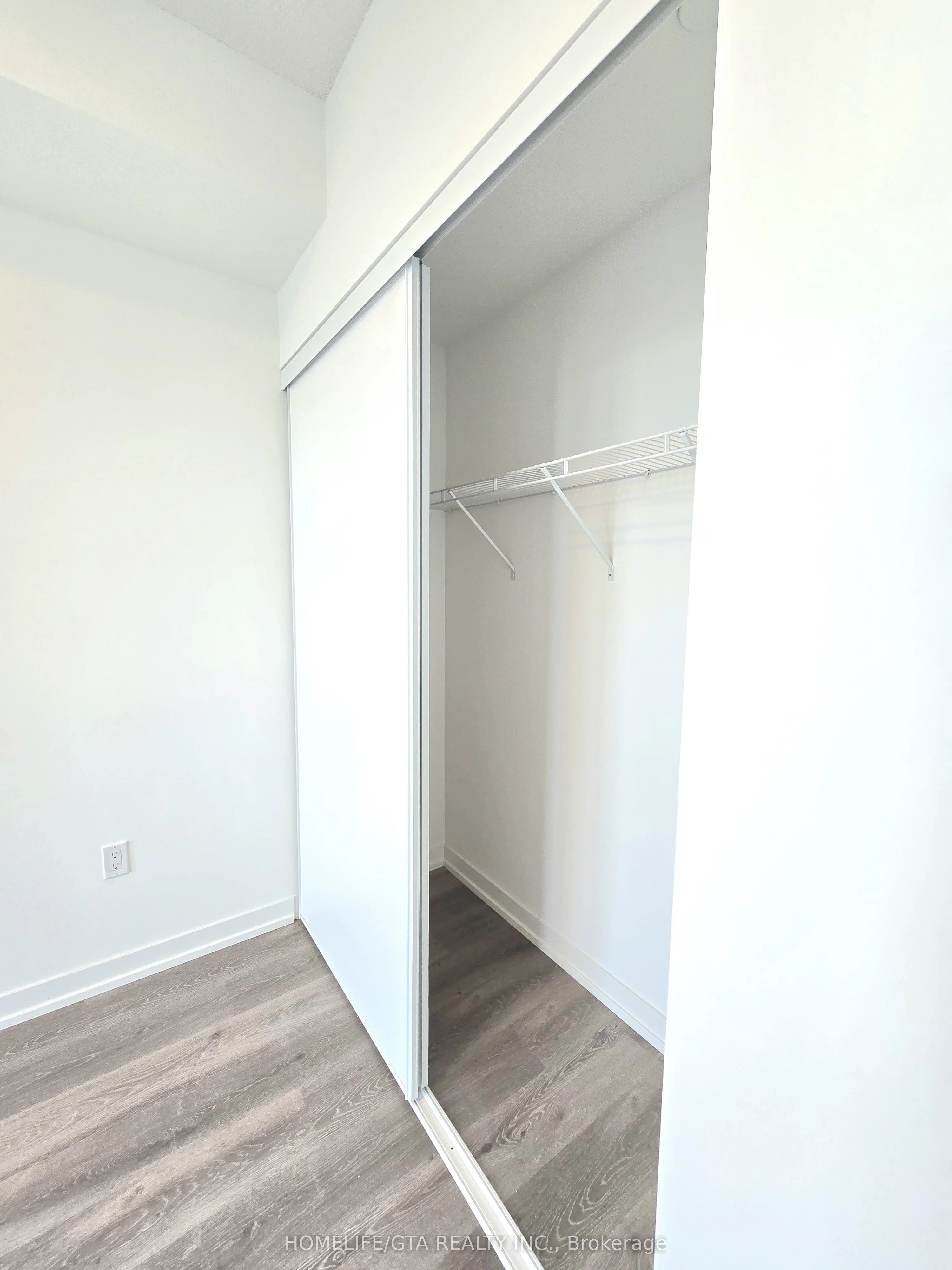 28 Interchange Way, #909