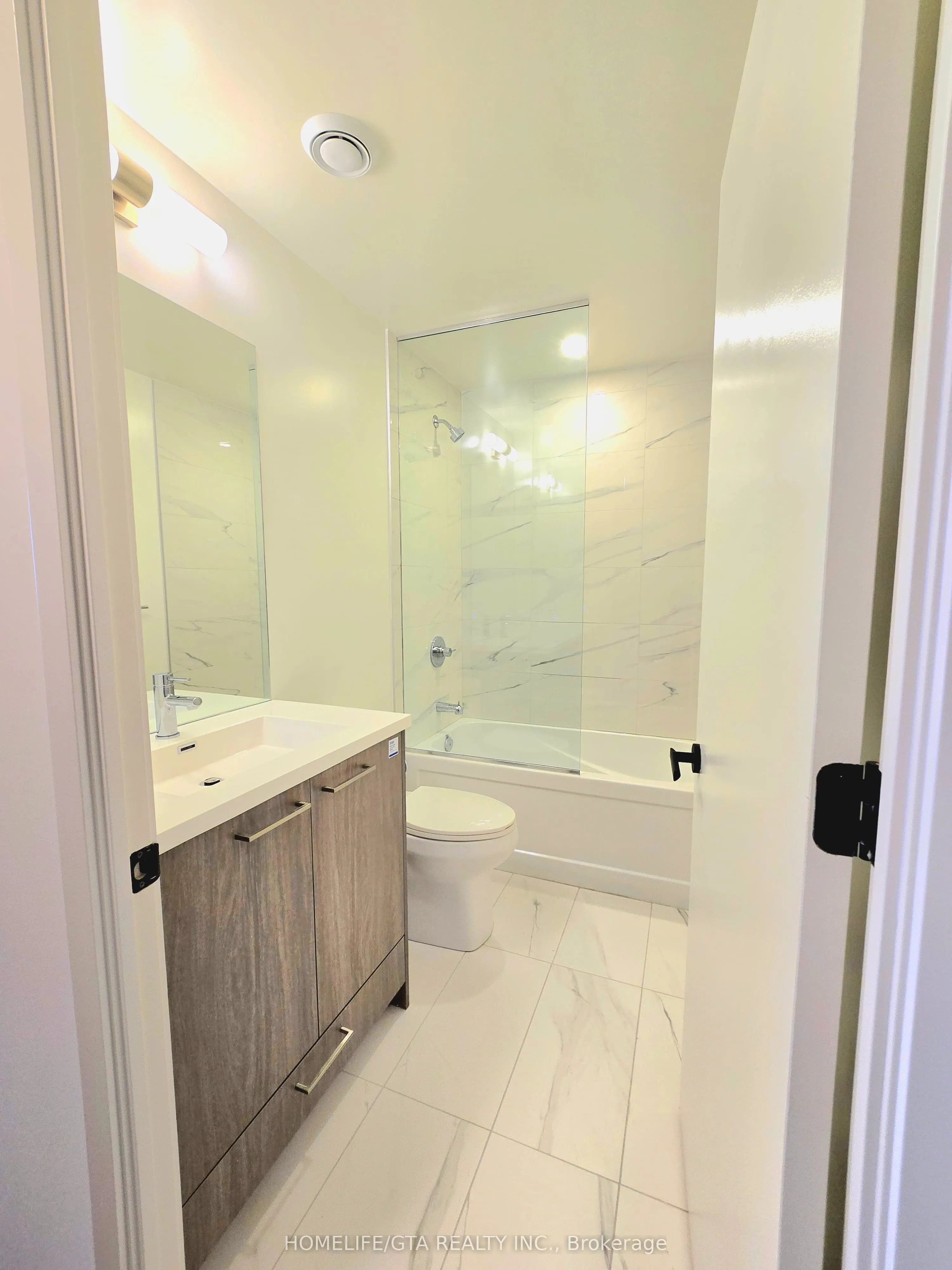 28 Interchange Way, #909