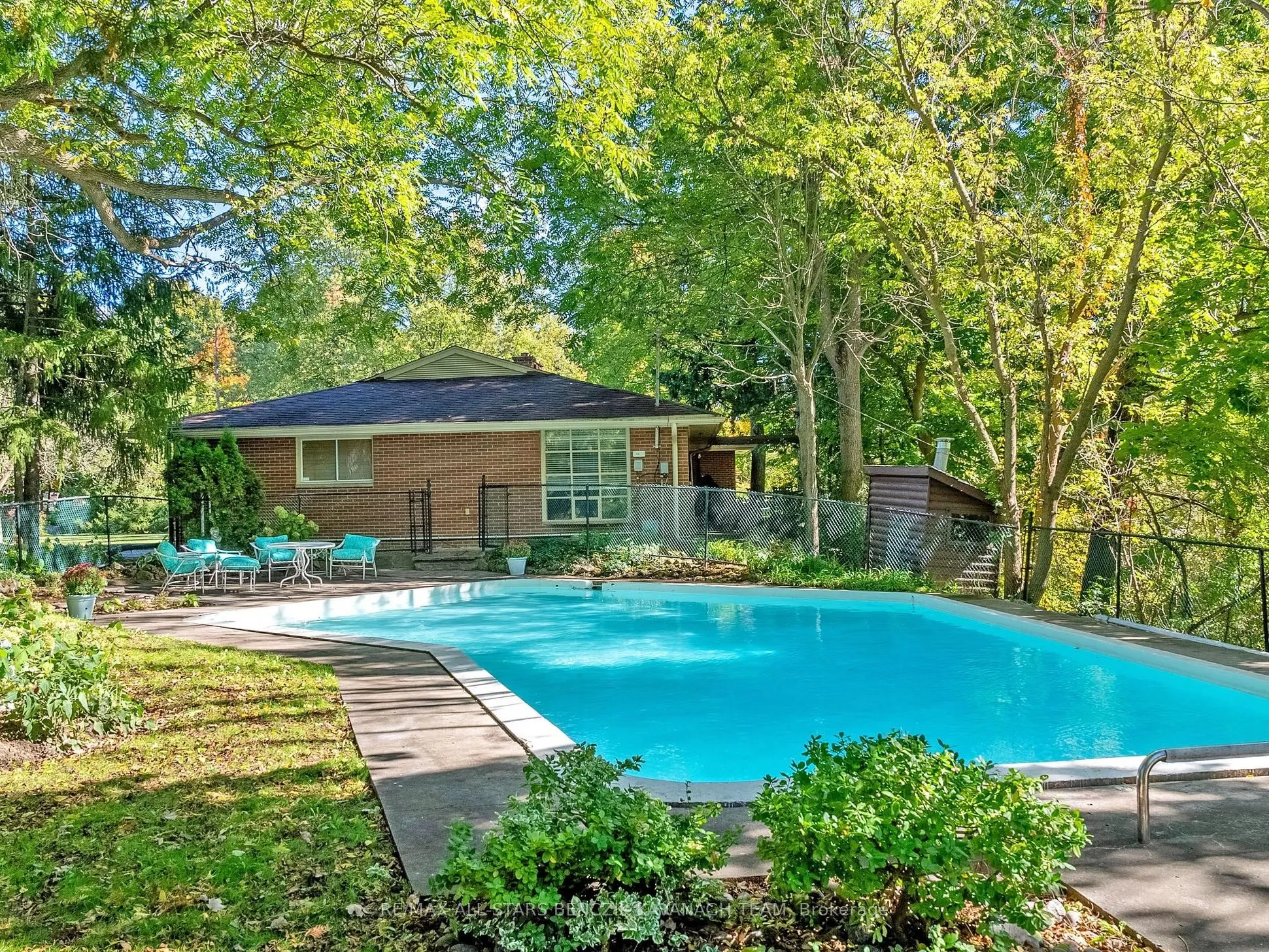 2 Savannah Crescent