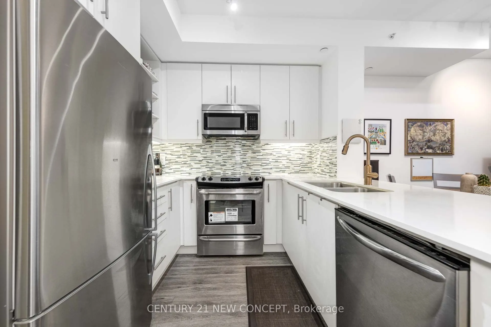 55 Oneida Crescent #409