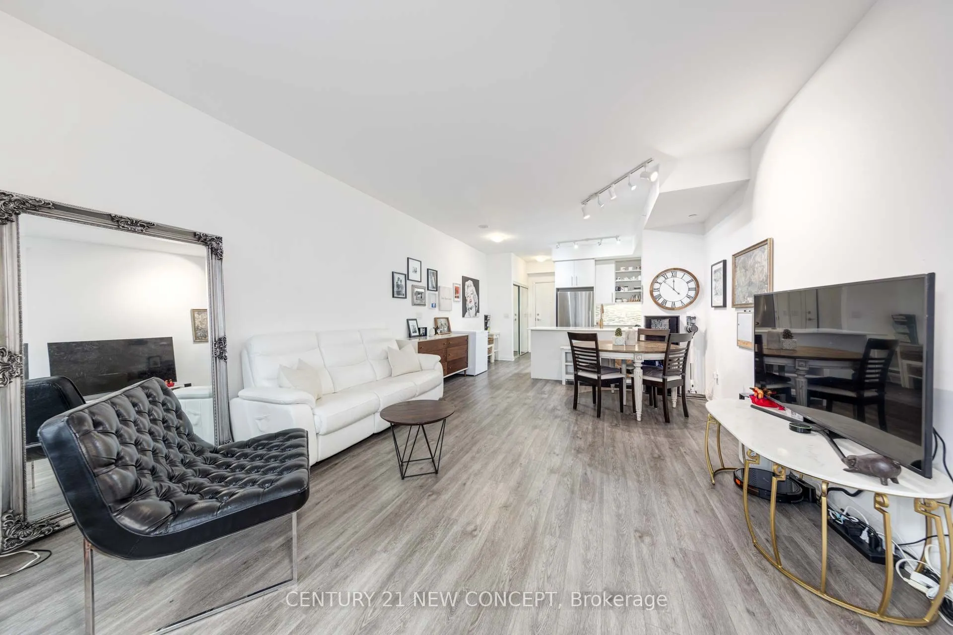 55 Oneida Crescent #409