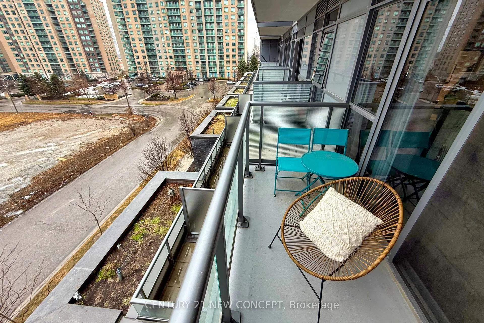 55 Oneida Crescent #409