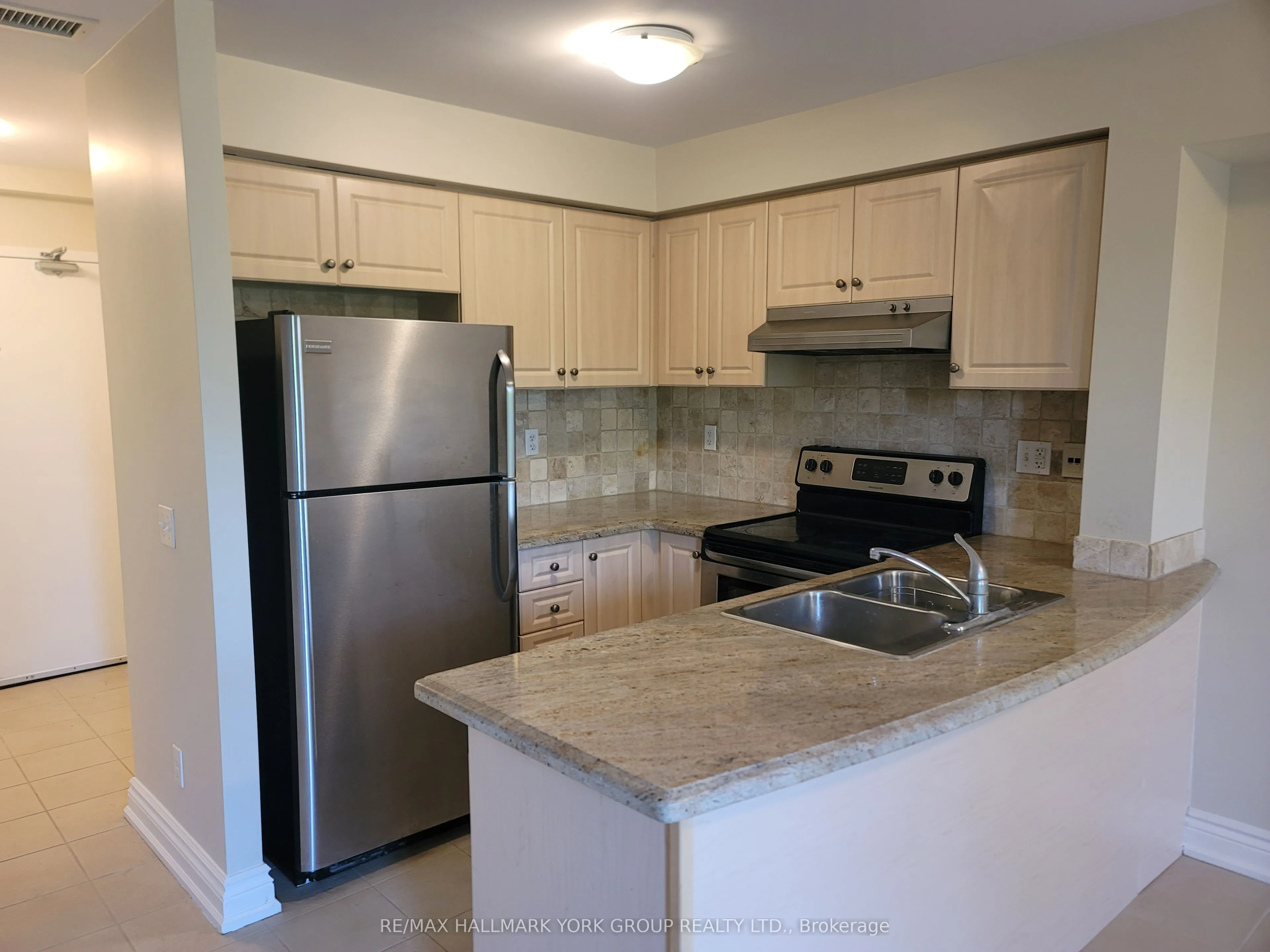15565 Yonge Street, #303