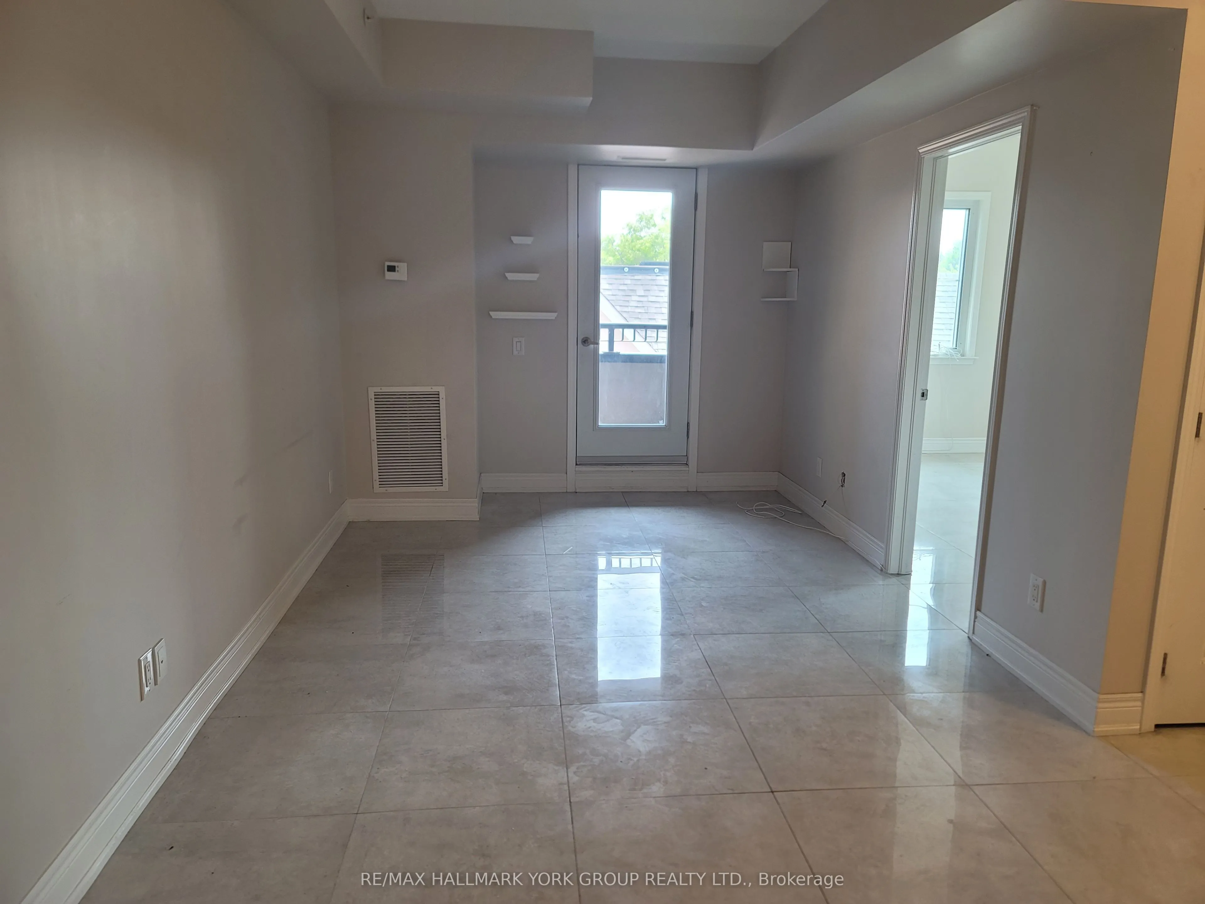 32 Wellington Street E, #308