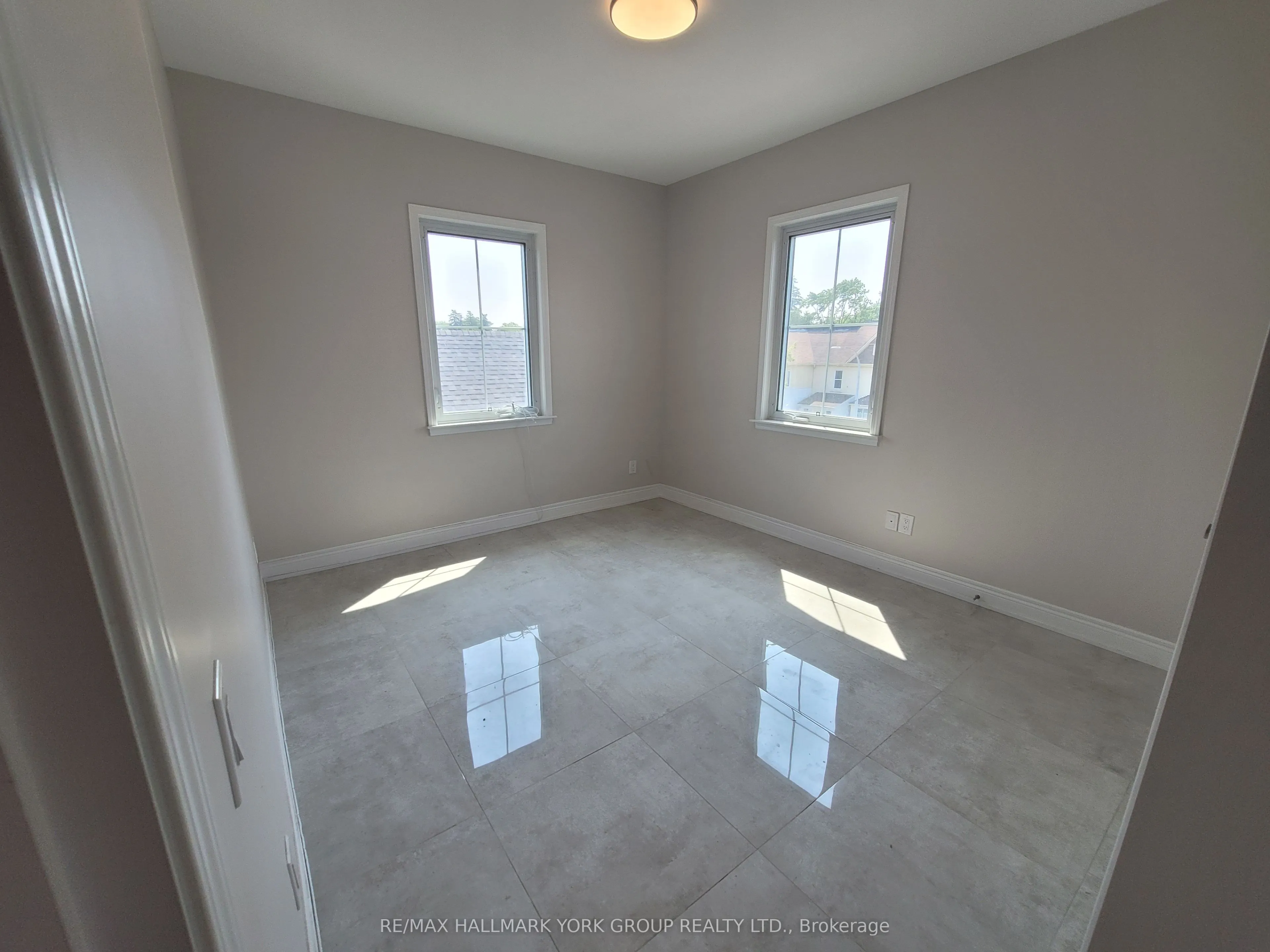 32 Wellington Street E, #308