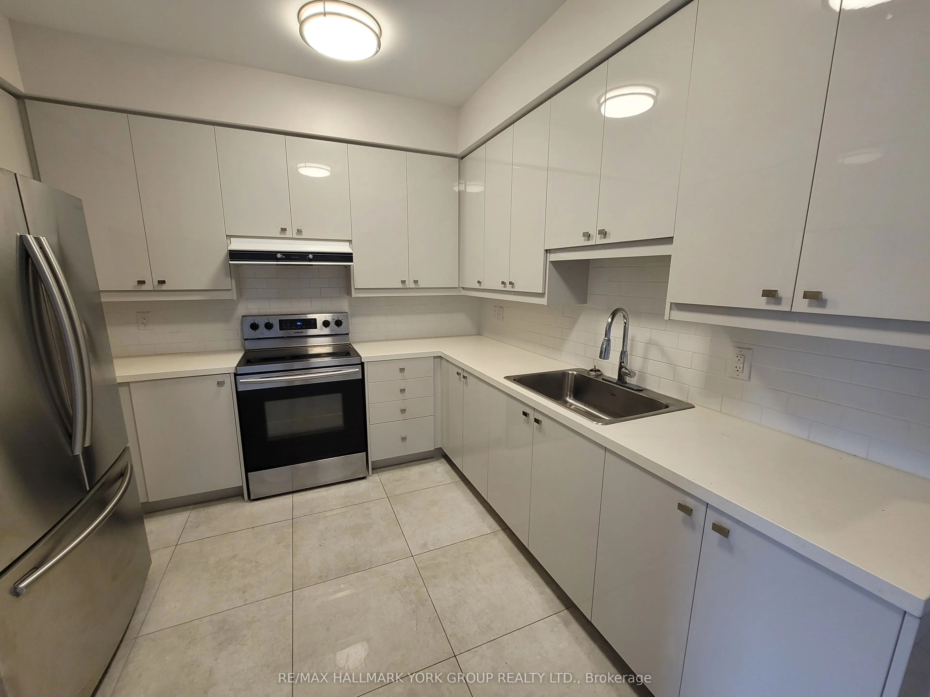 32 Wellington Street E, #308