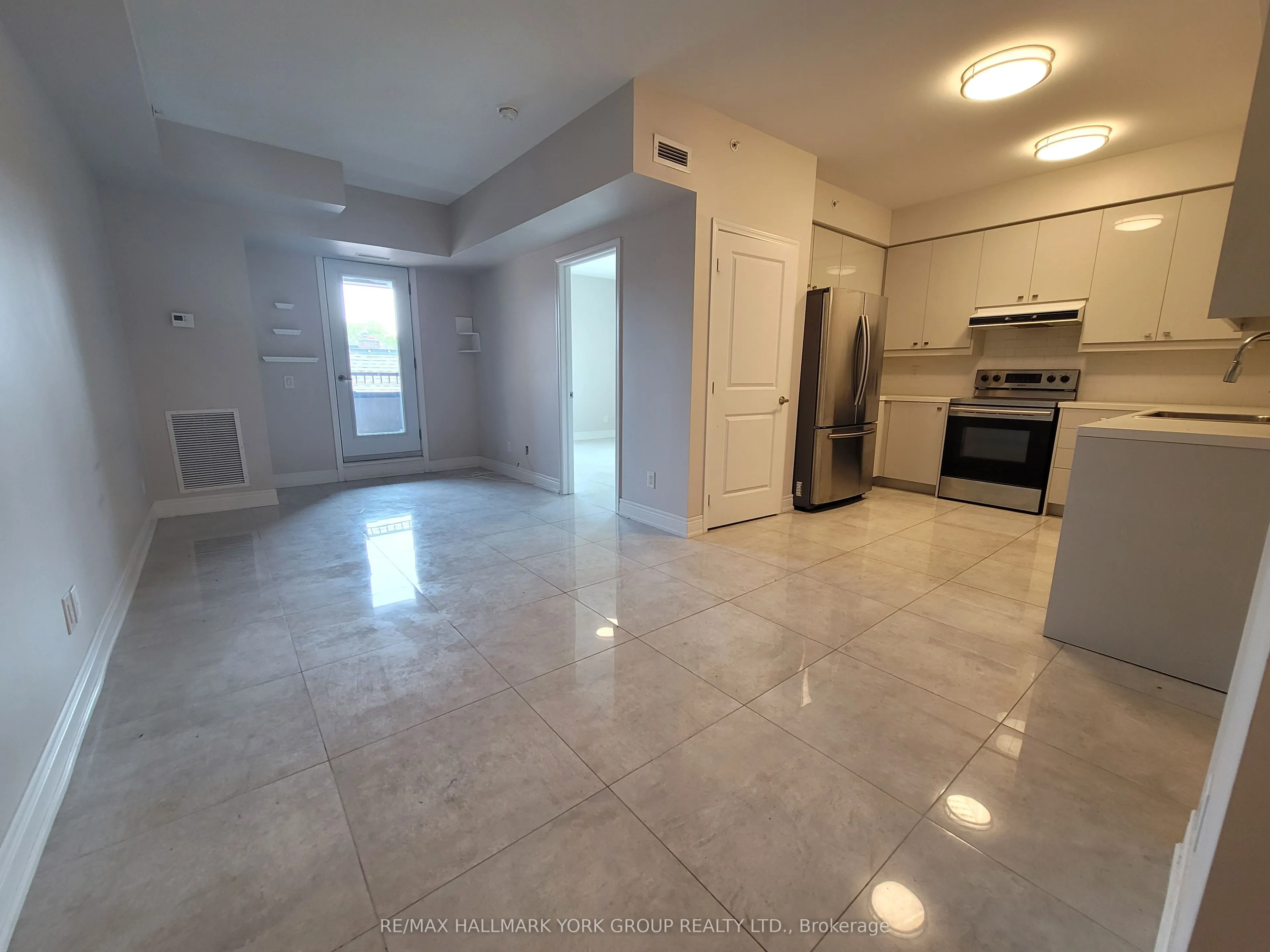 32 Wellington Street E, #308
