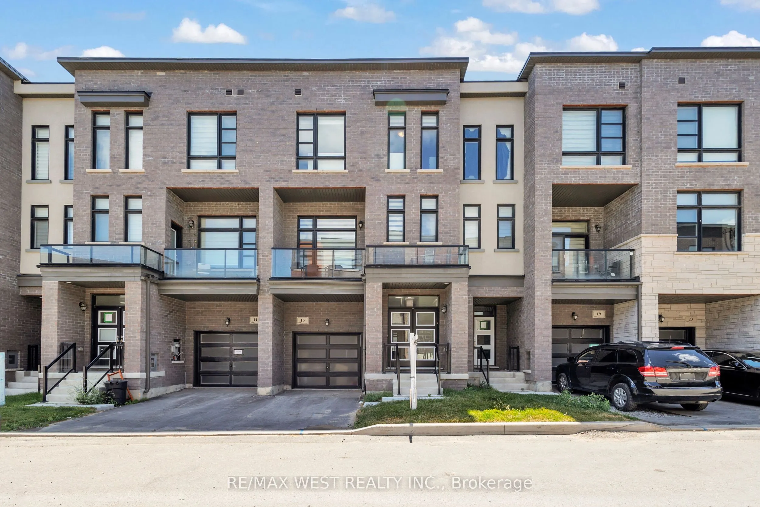 15 Quilico Road N