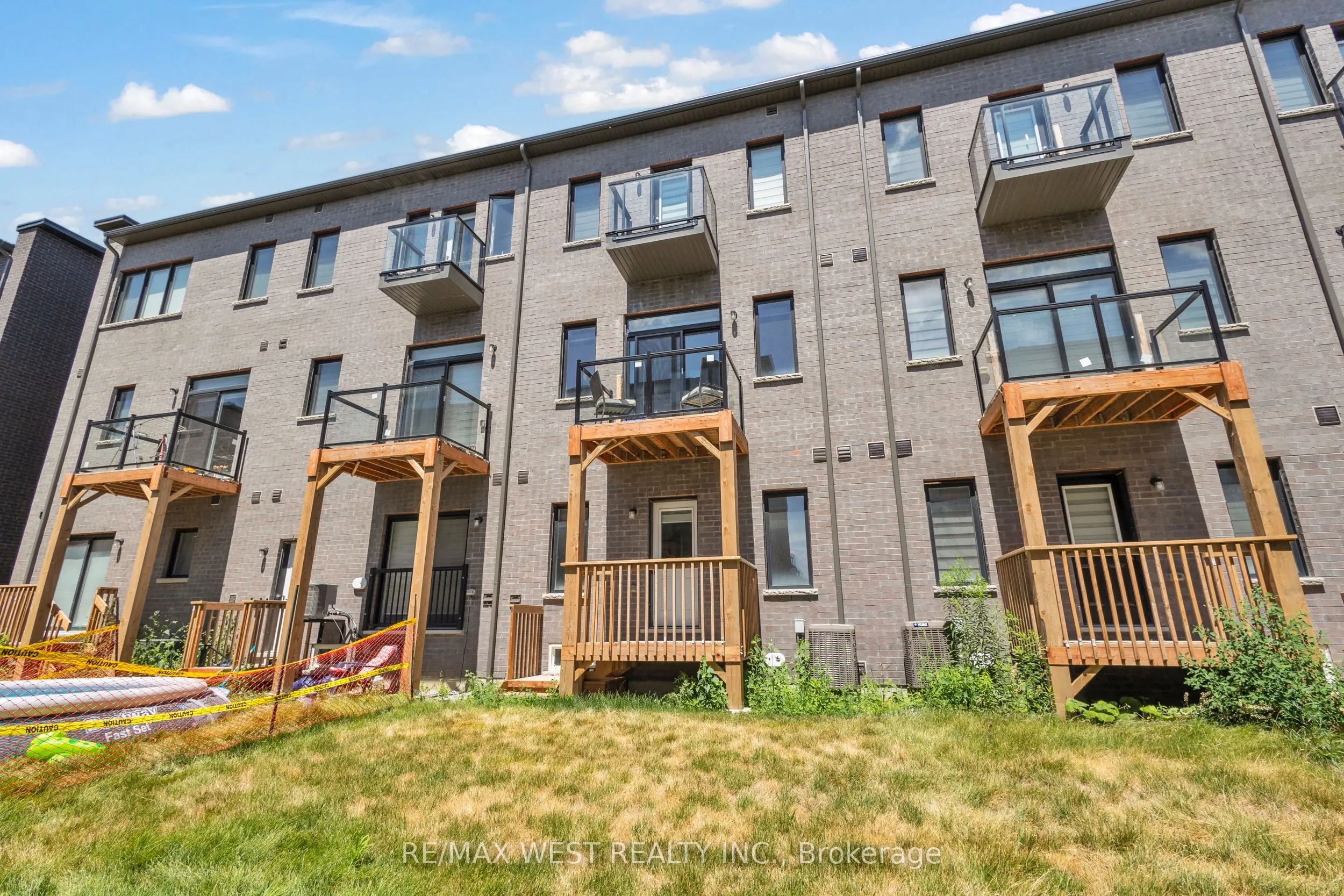 15 Quilico Road N