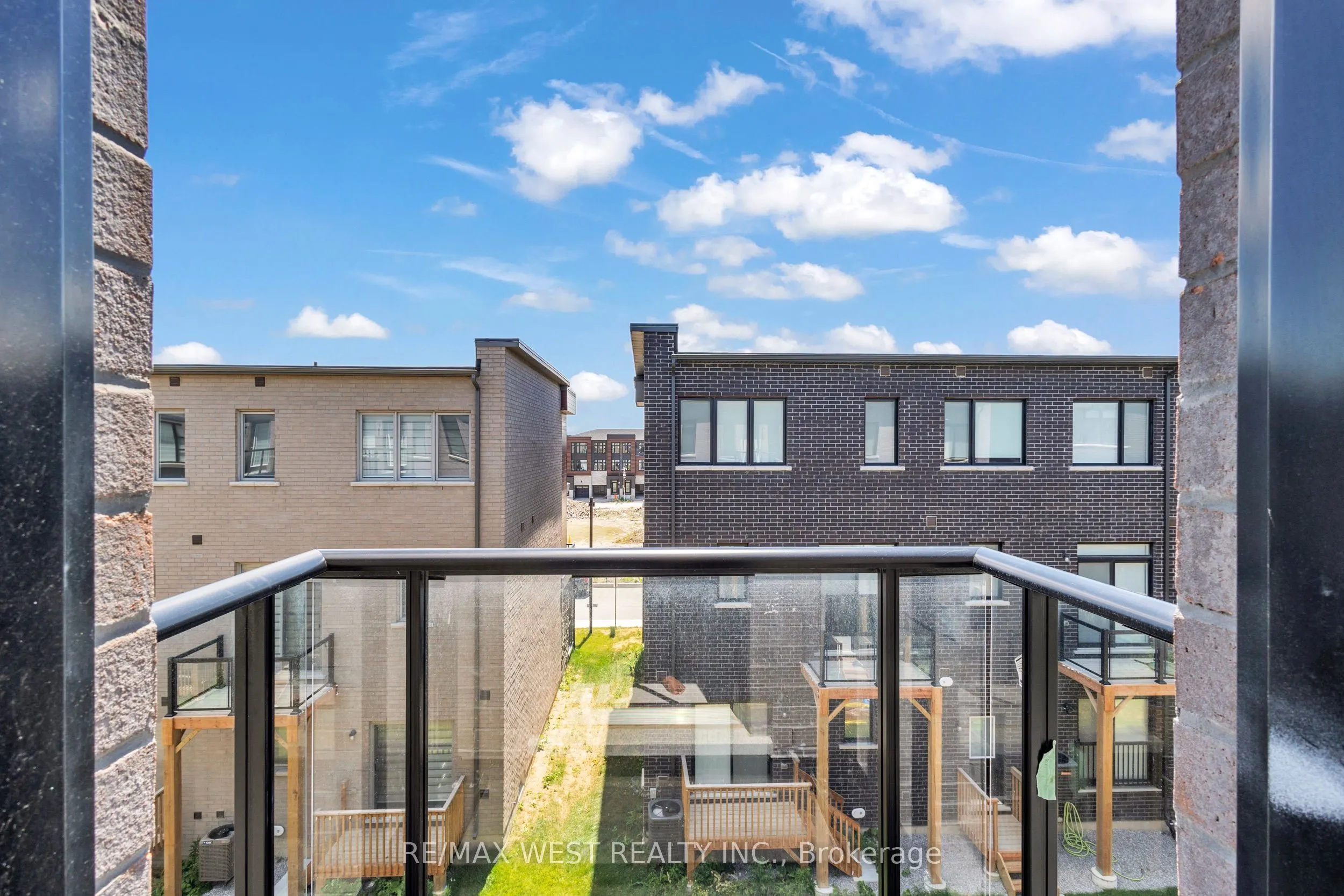 15 Quilico Road N