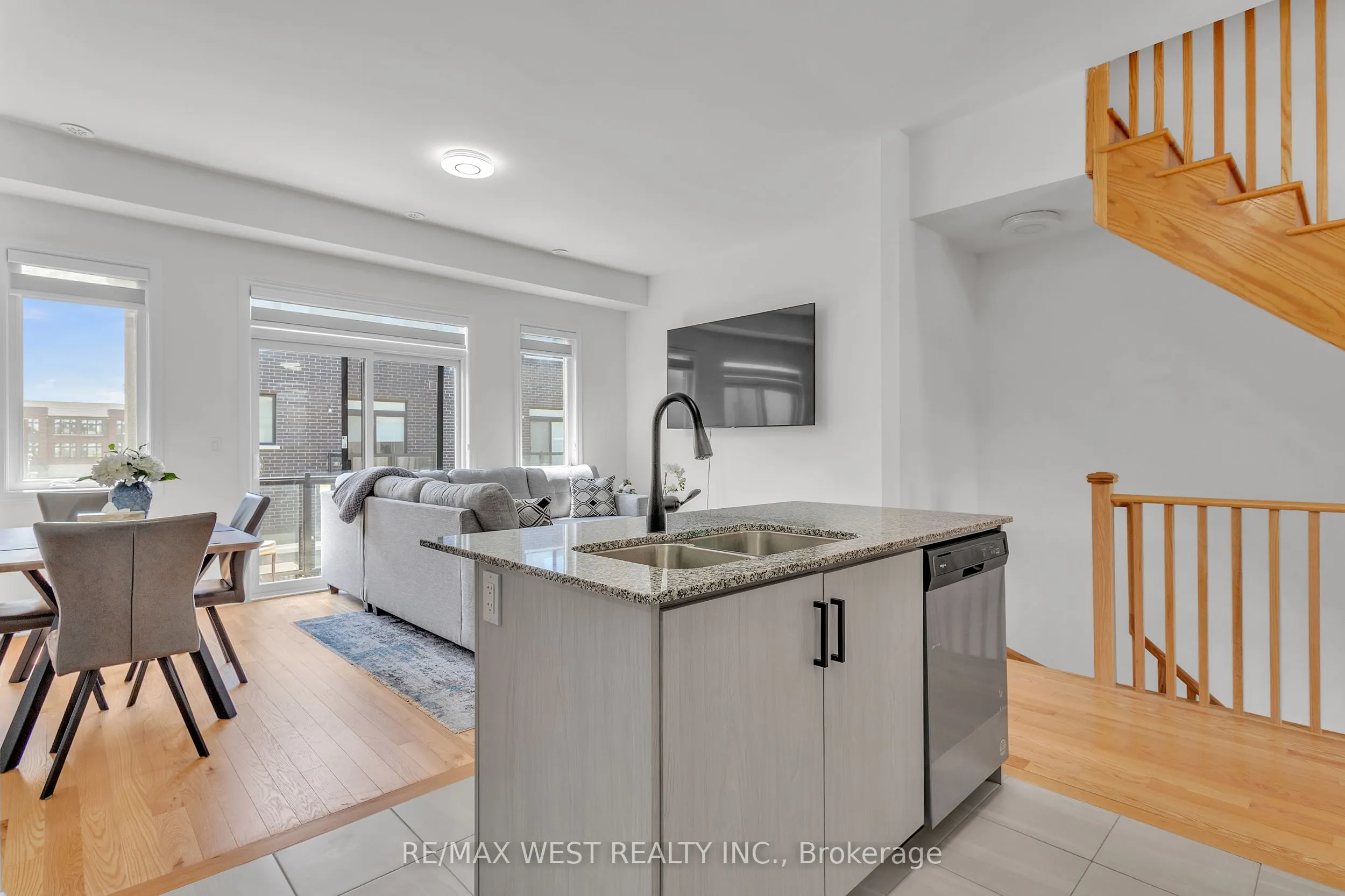 15 Quilico Road N