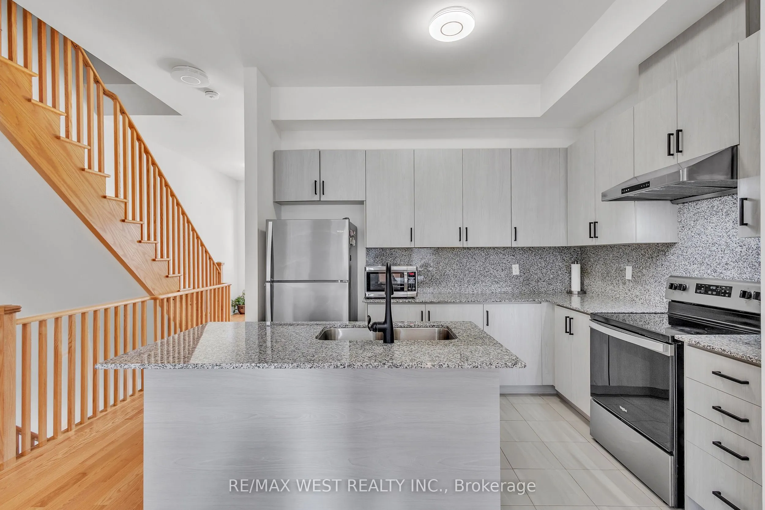 15 Quilico Road N