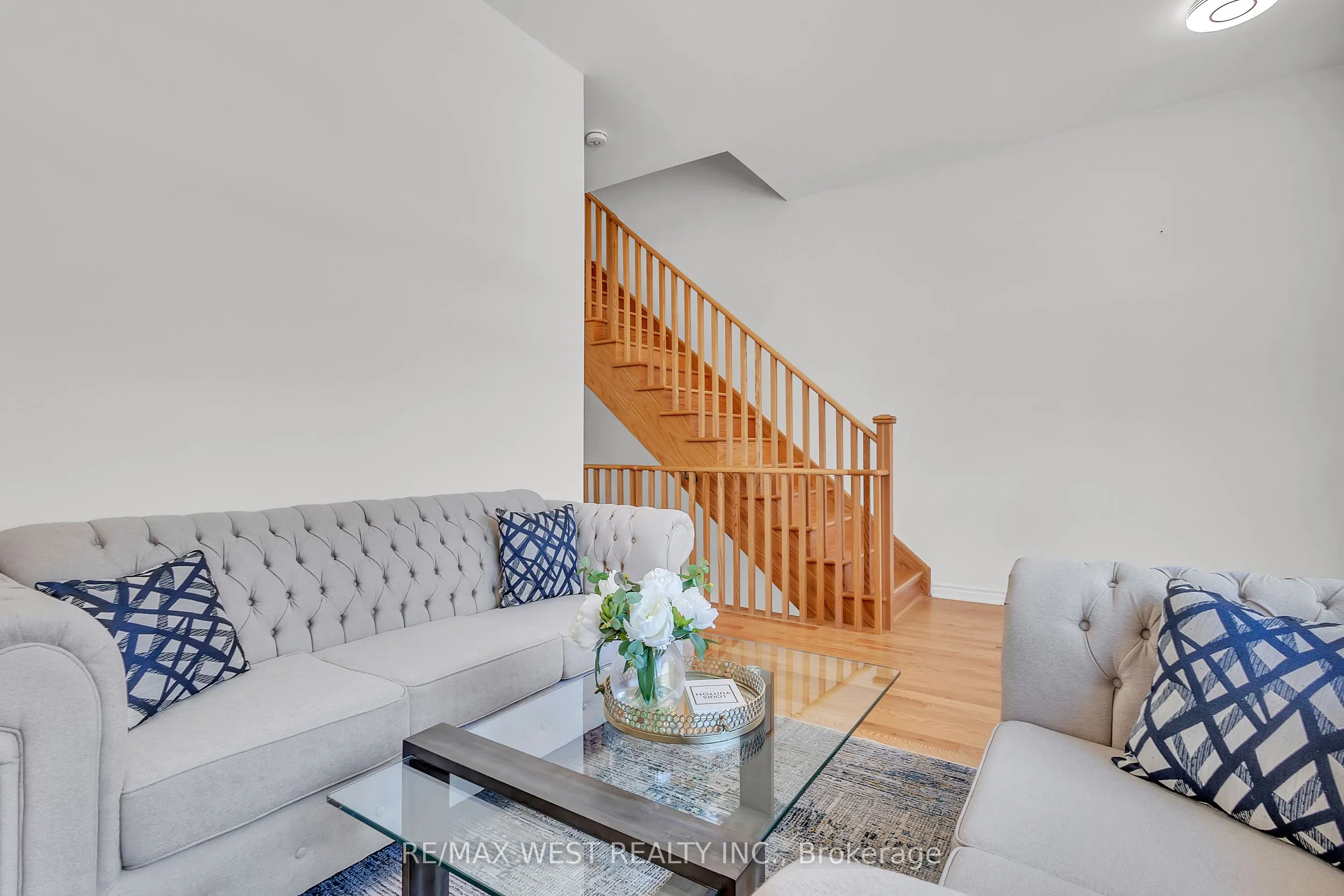 15 Quilico Road N