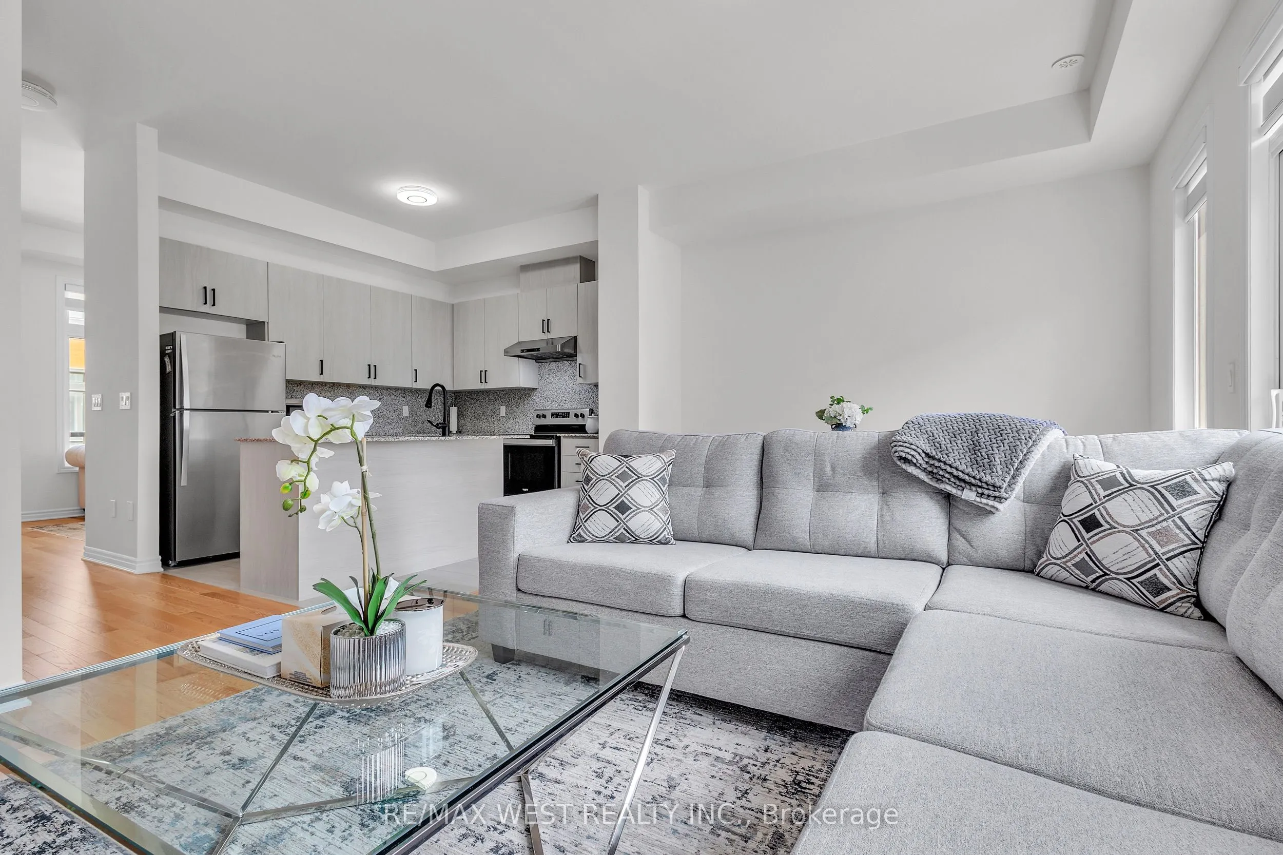 15 Quilico Road N