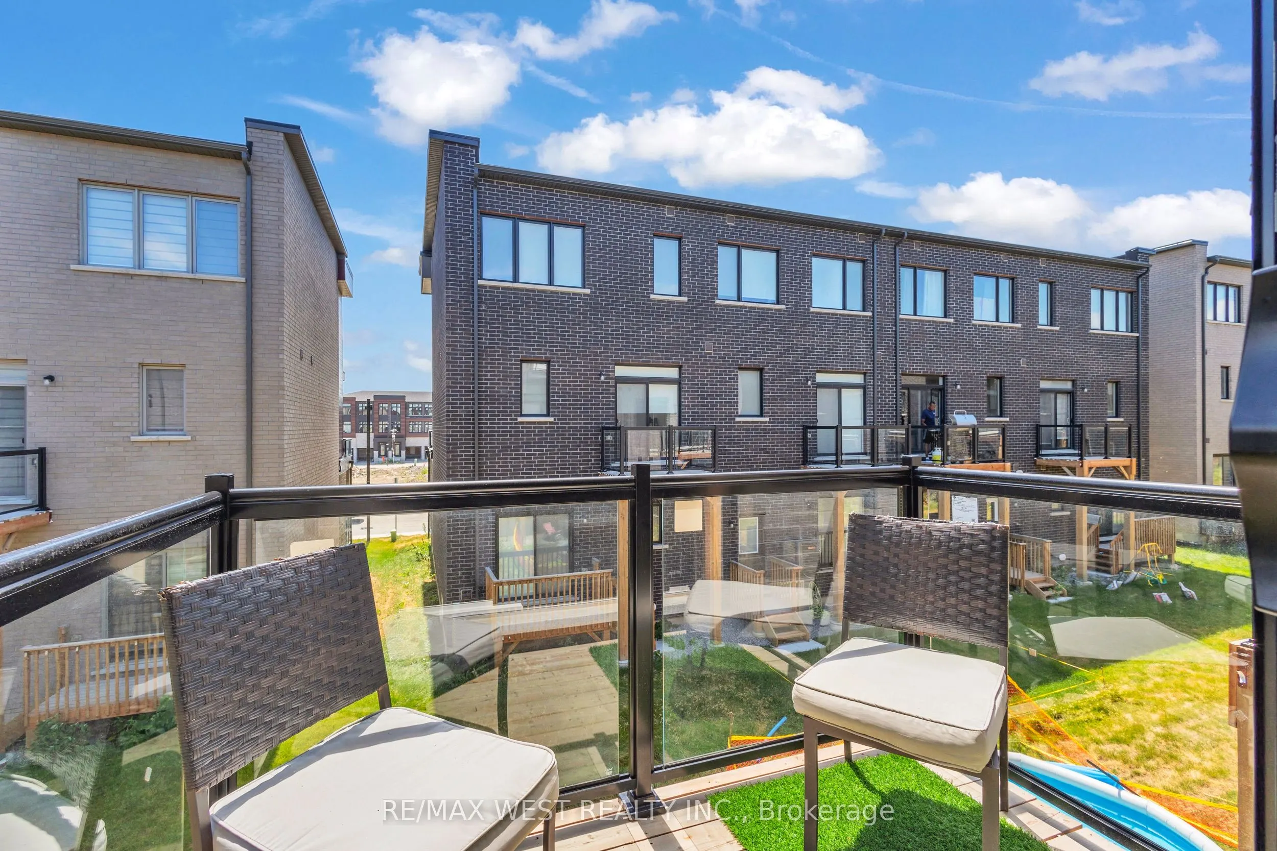 15 Quilico Road N