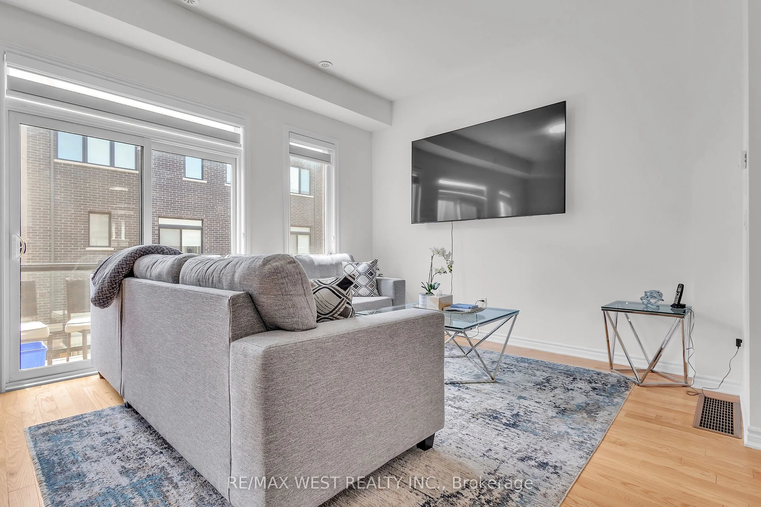 15 Quilico Road N