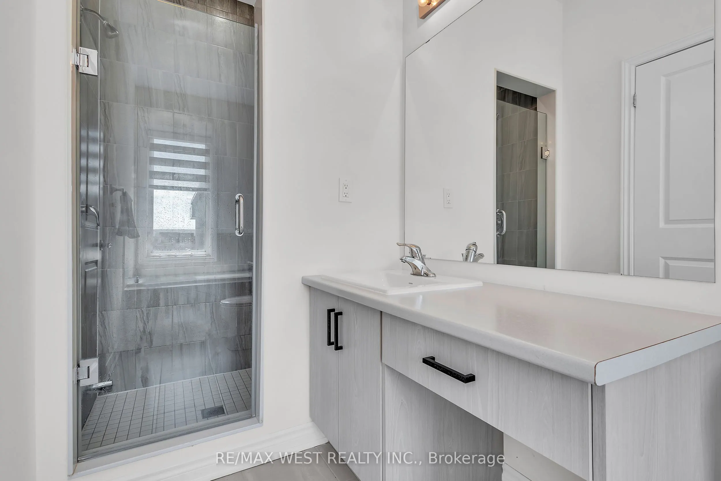 15 Quilico Road N