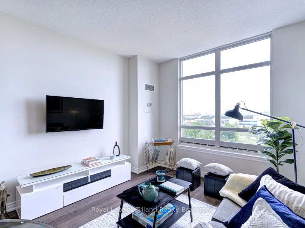 9245 Jane Street N, #814