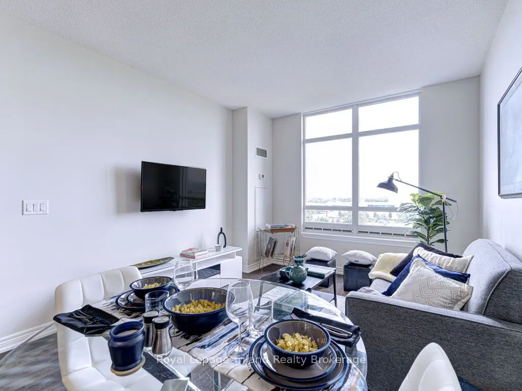 9245 Jane Street N, #814