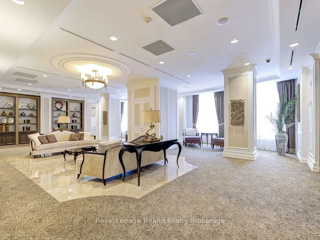 9245 Jane Street N, #814