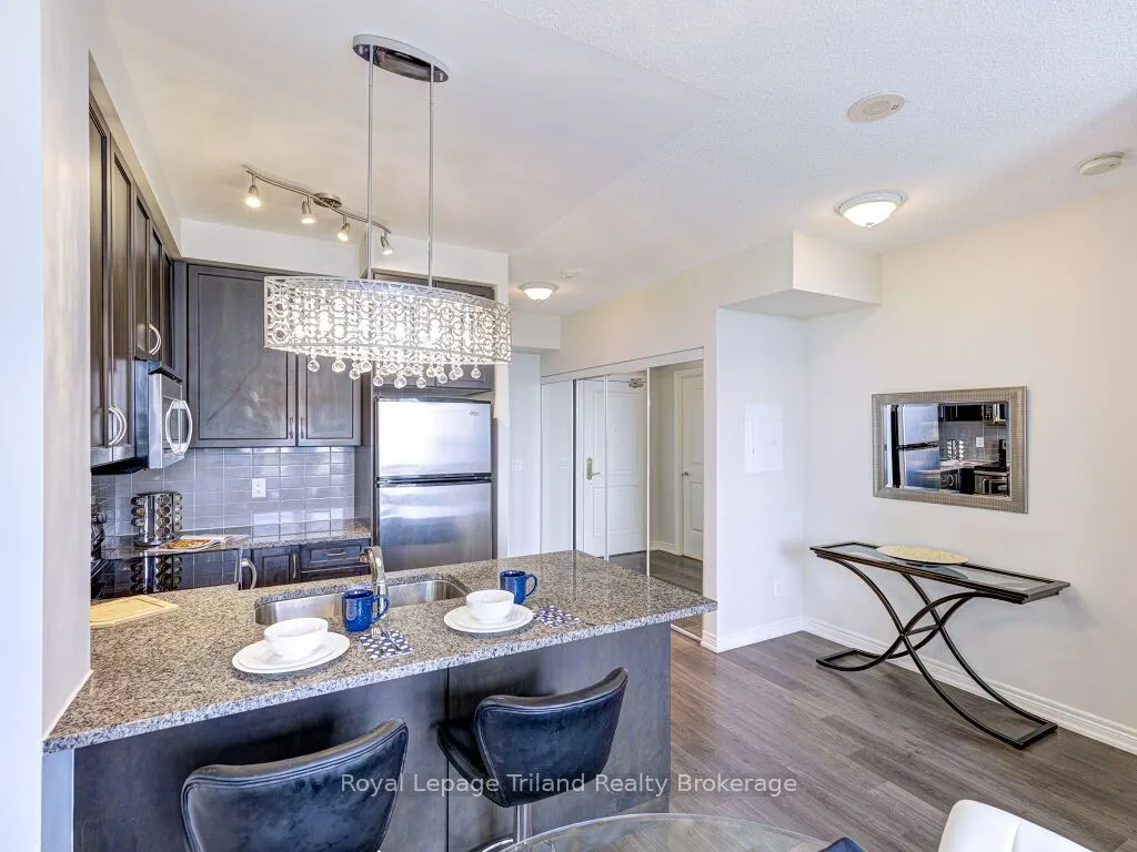 9245 Jane Street N, #814