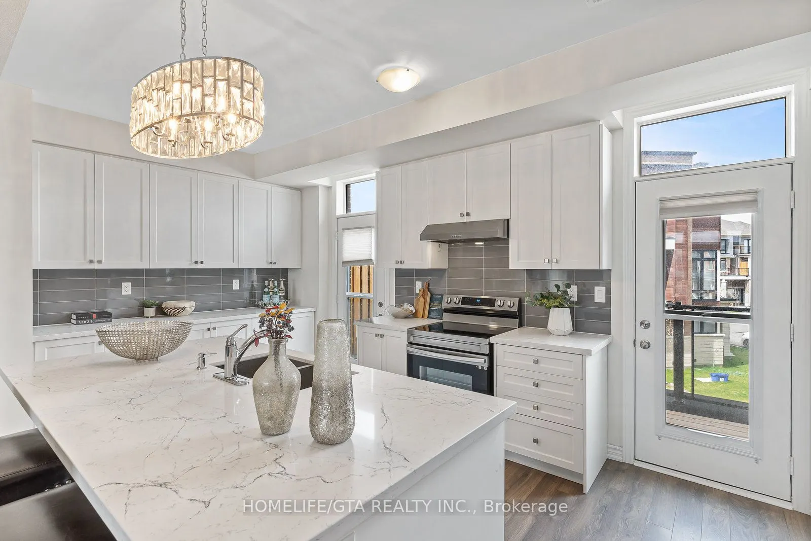 7 Holyrood Crescent