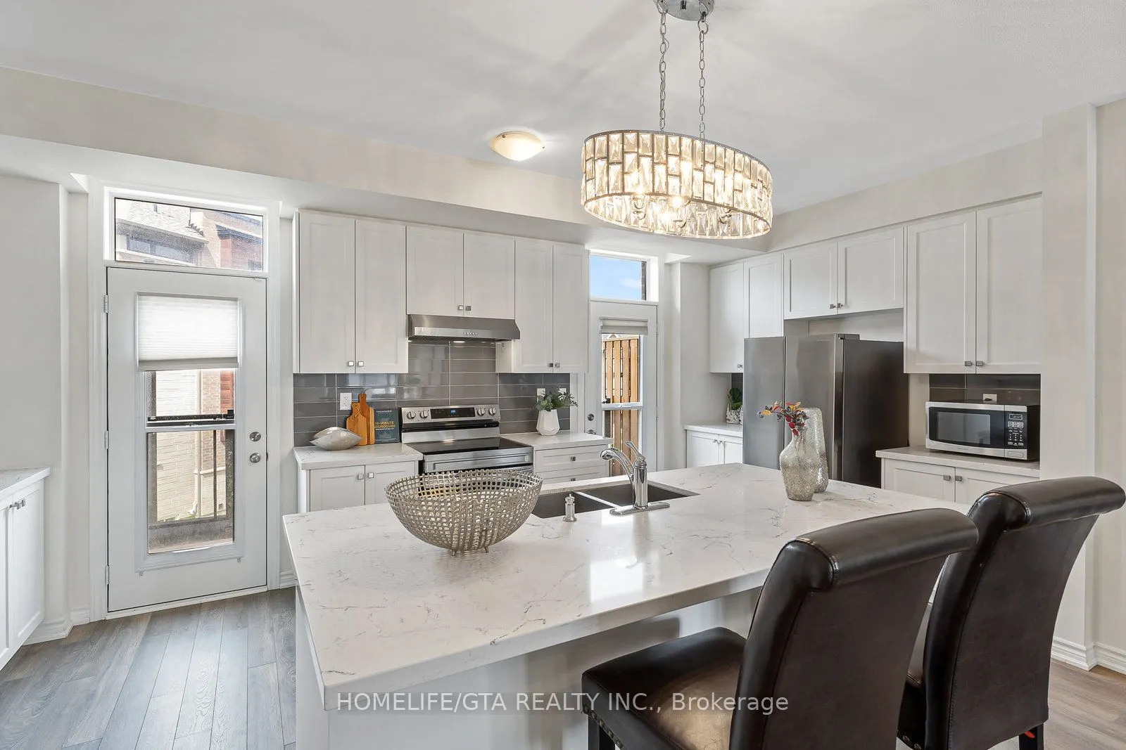 7 Holyrood Crescent