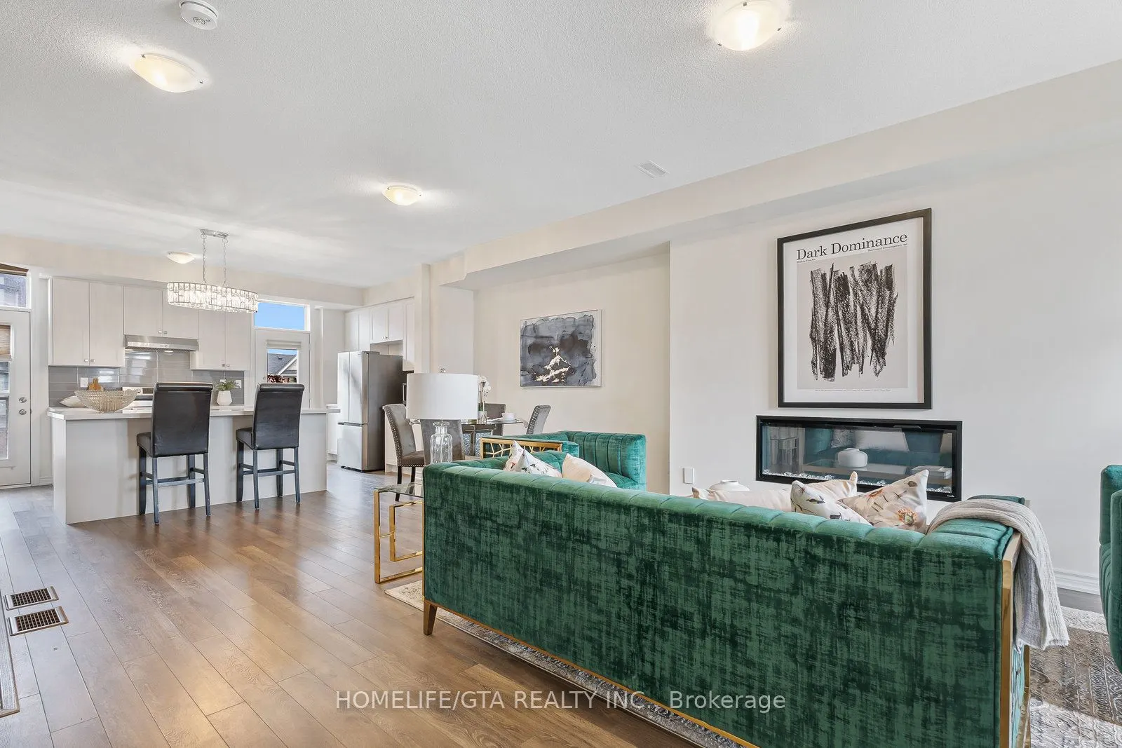 7 Holyrood Crescent