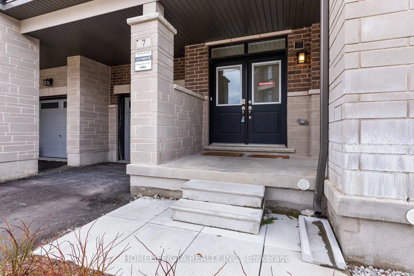 7 Holyrood Crescent