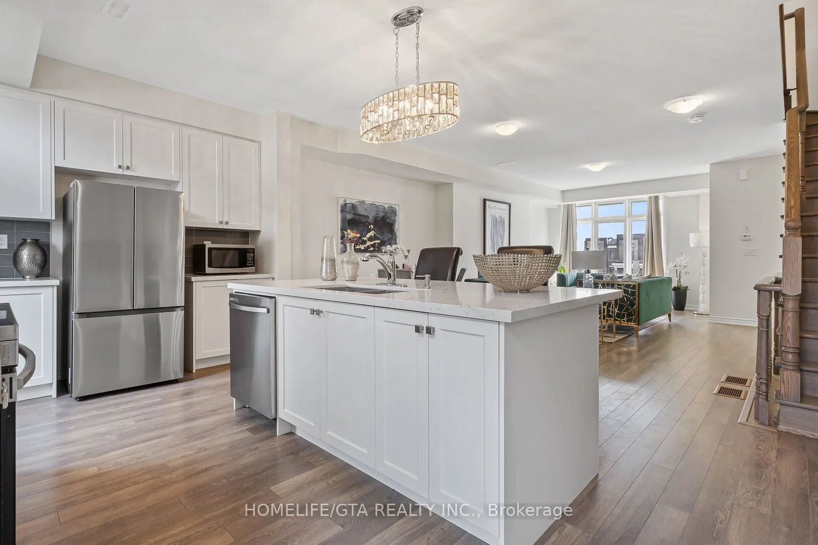 7 Holyrood Crescent