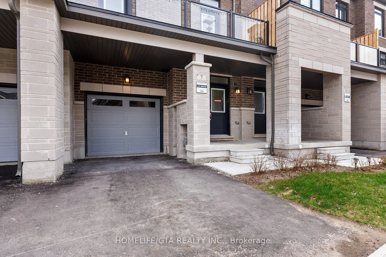 7 Holyrood Crescent