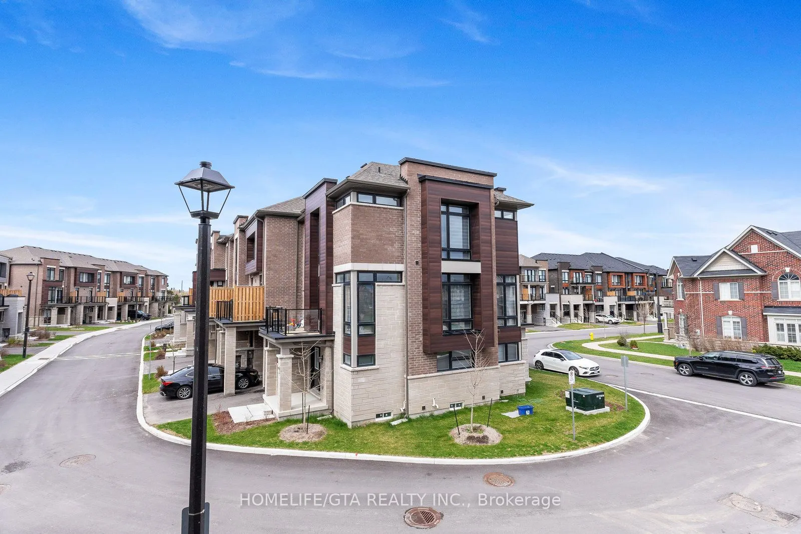 7 Holyrood Crescent