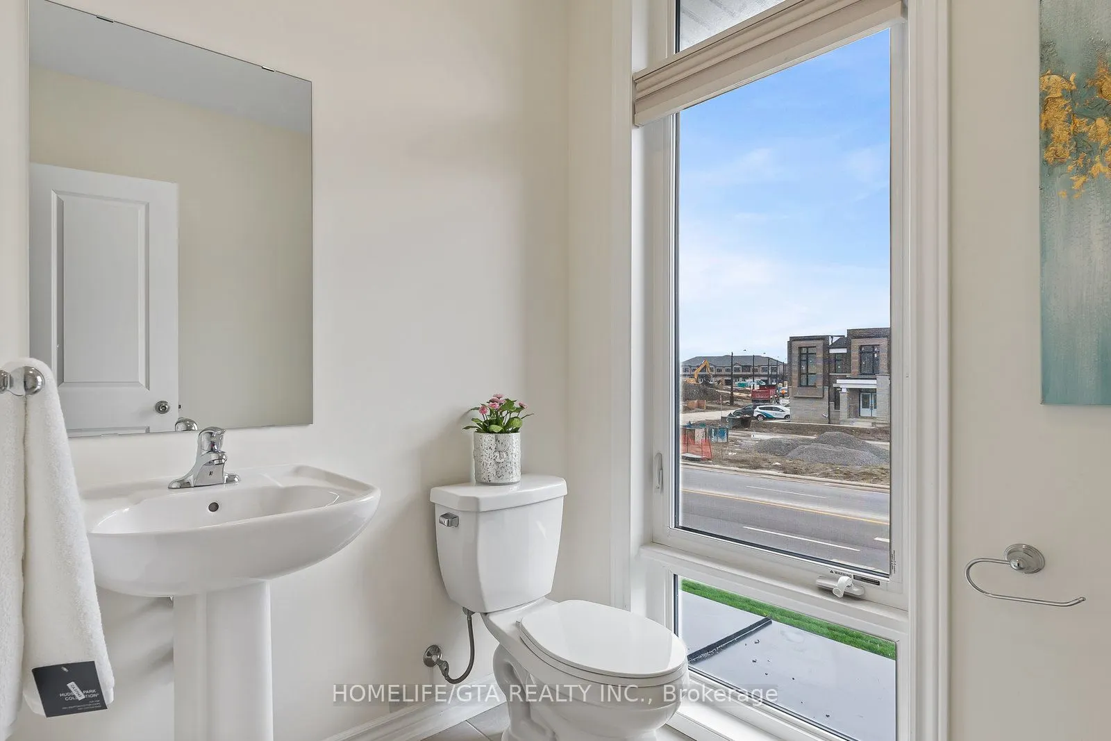 7 Holyrood Crescent