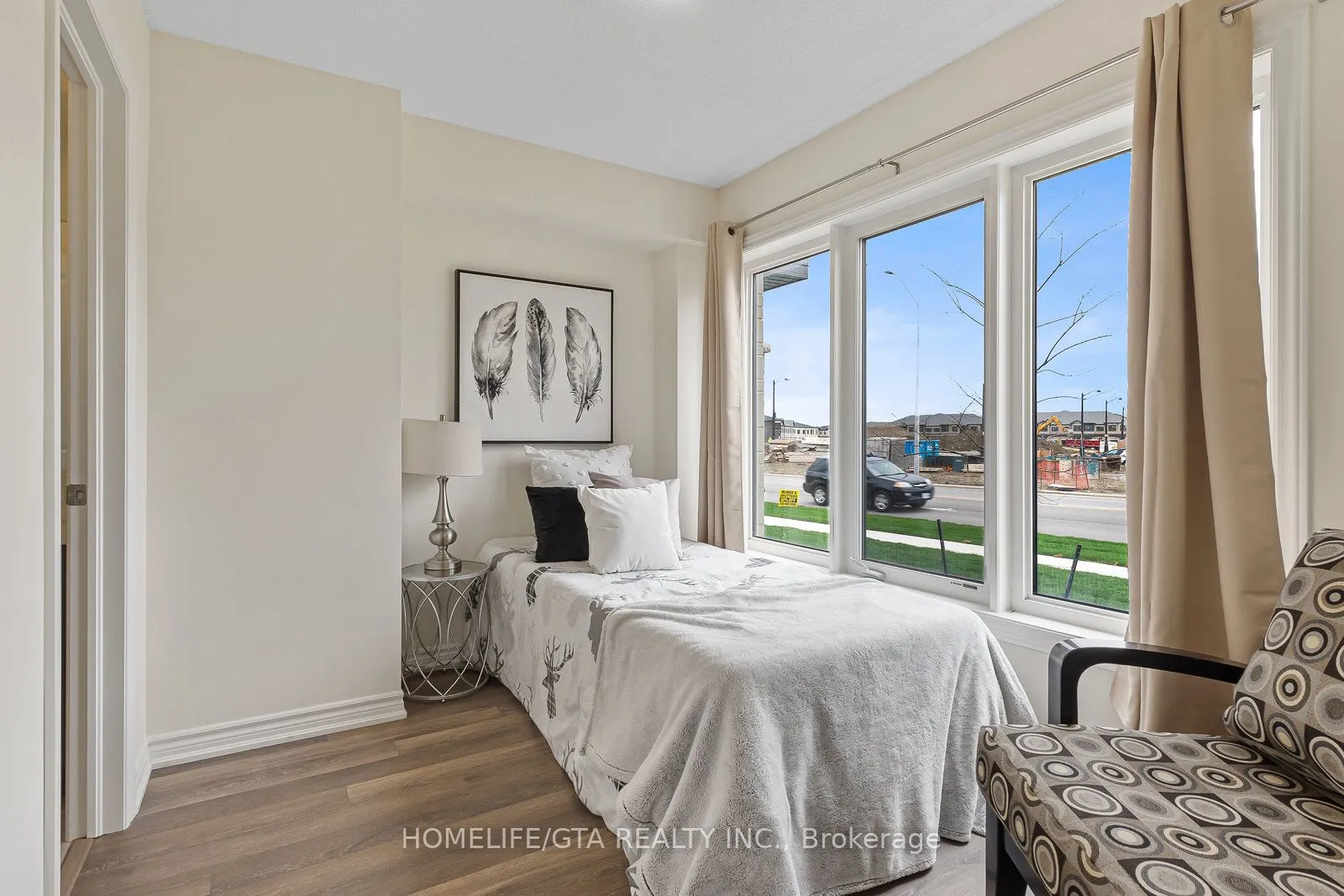 7 Holyrood Crescent
