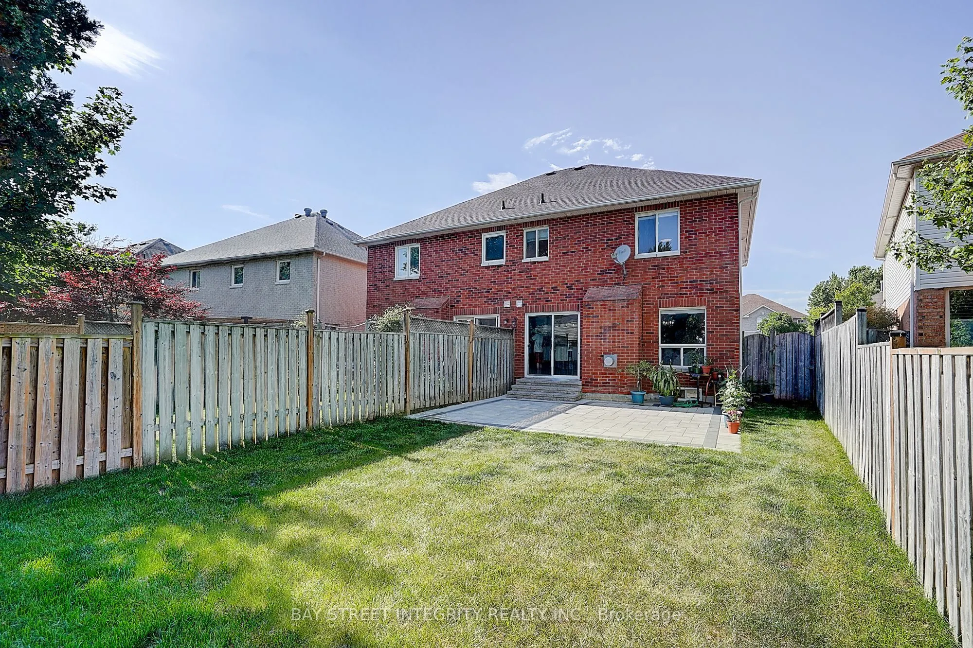 583 Heddle Crescent