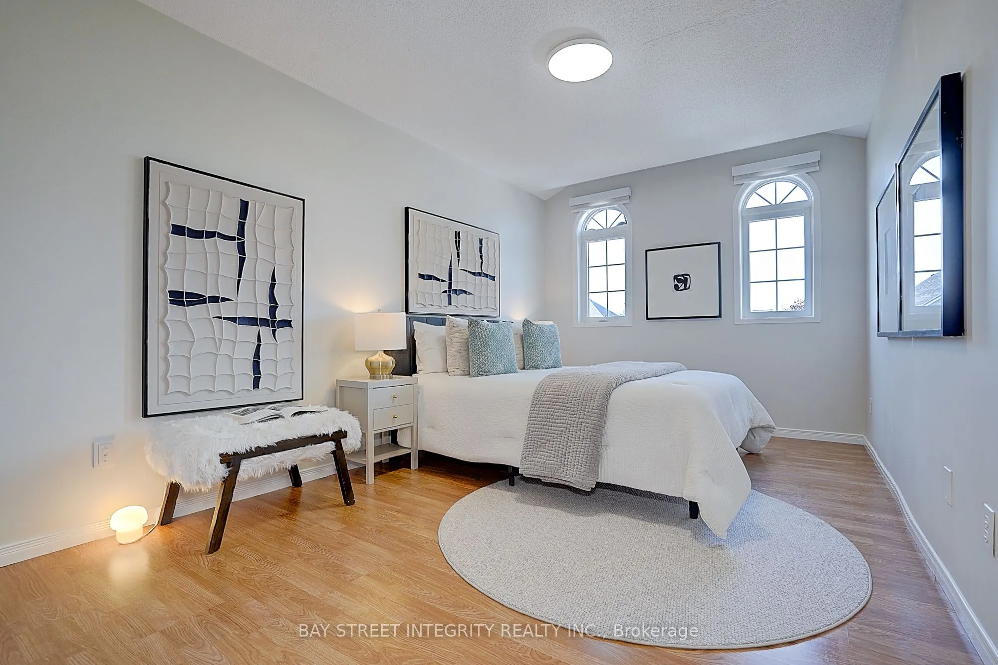 583 Heddle Crescent