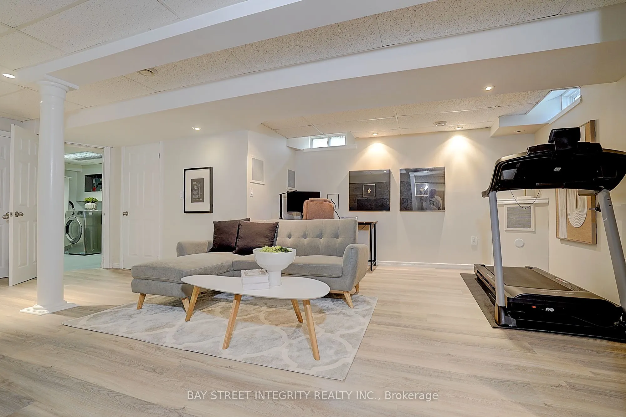 583 Heddle Crescent