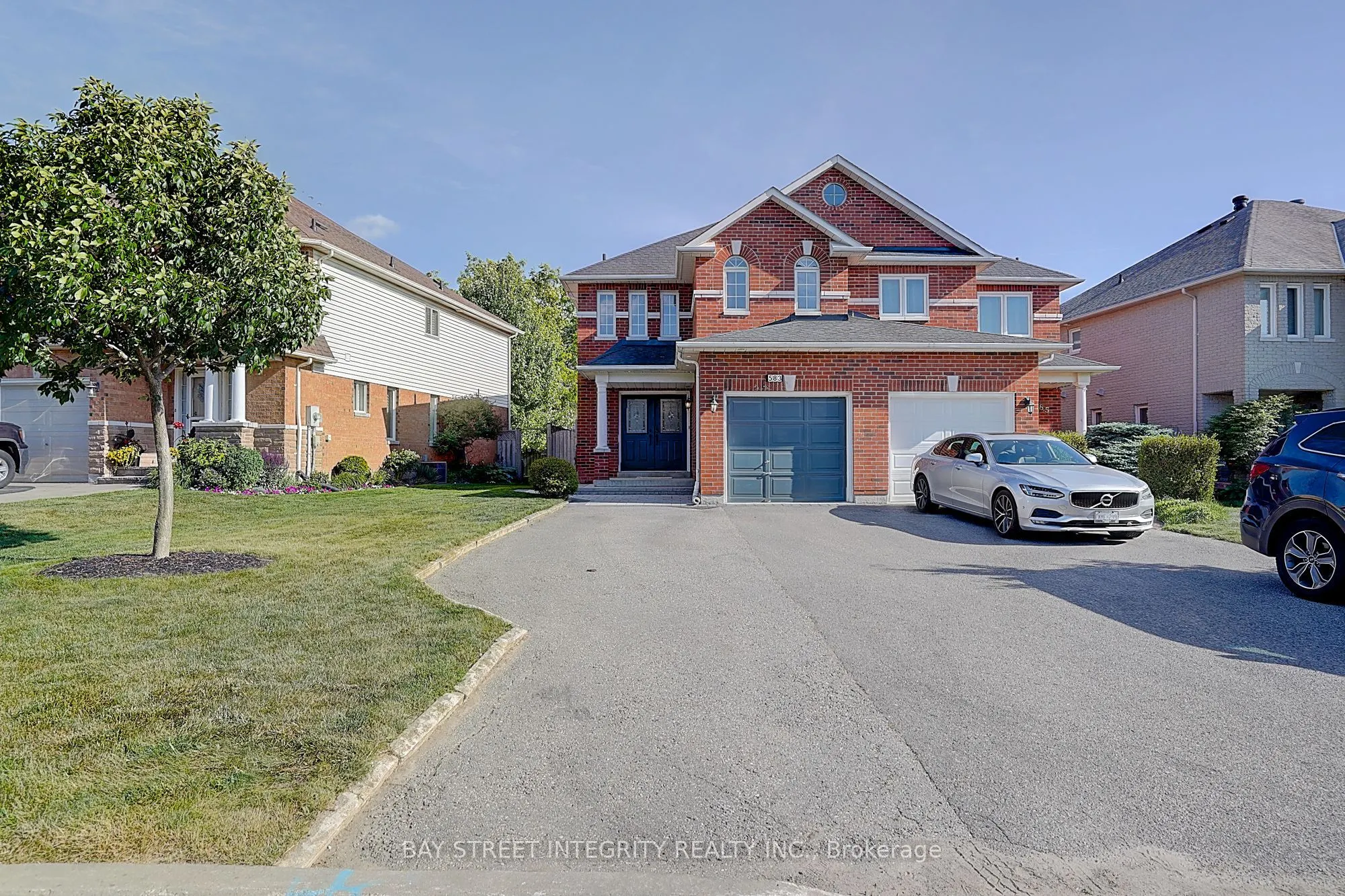 583 Heddle Crescent