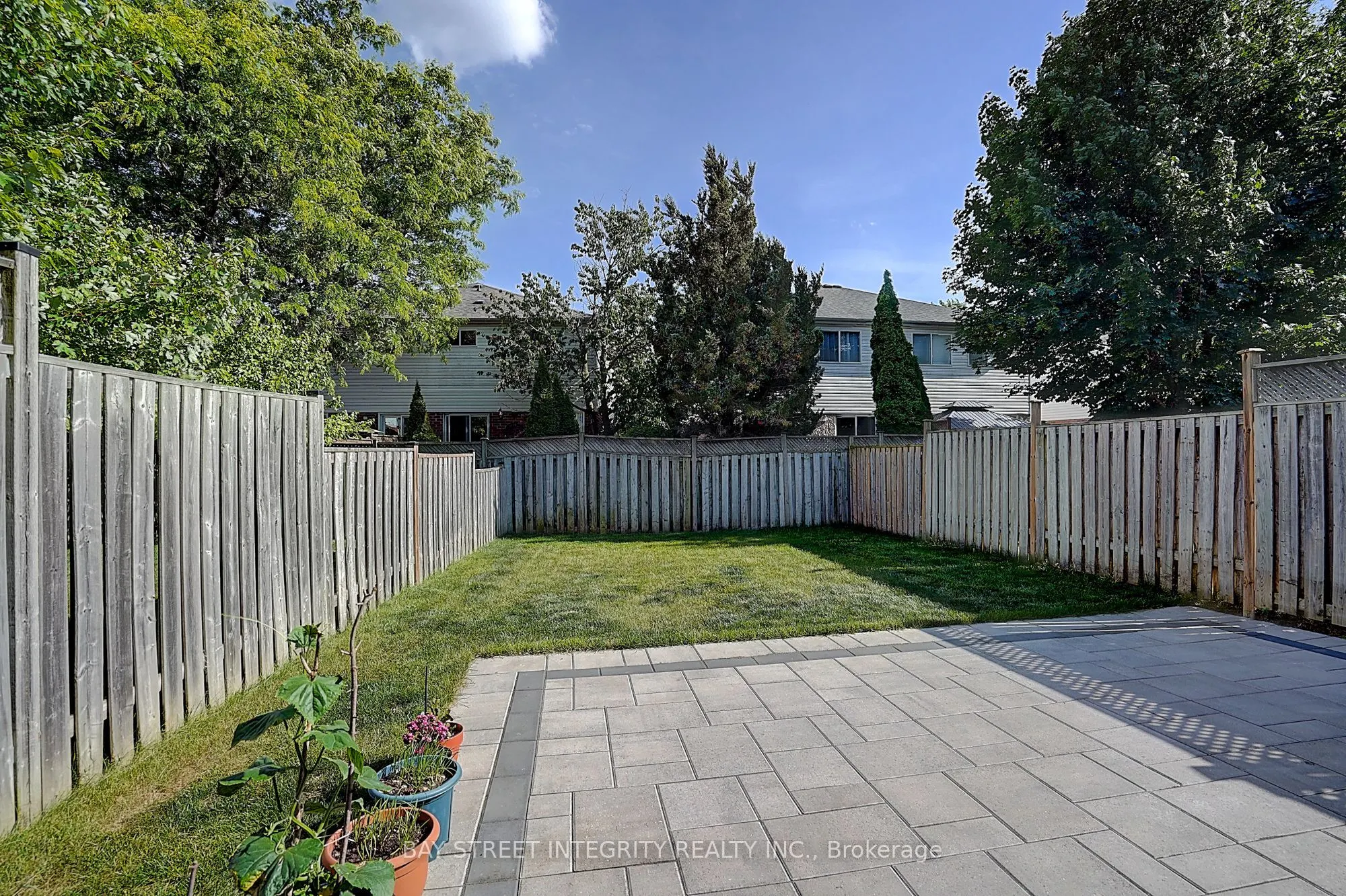 583 Heddle Crescent